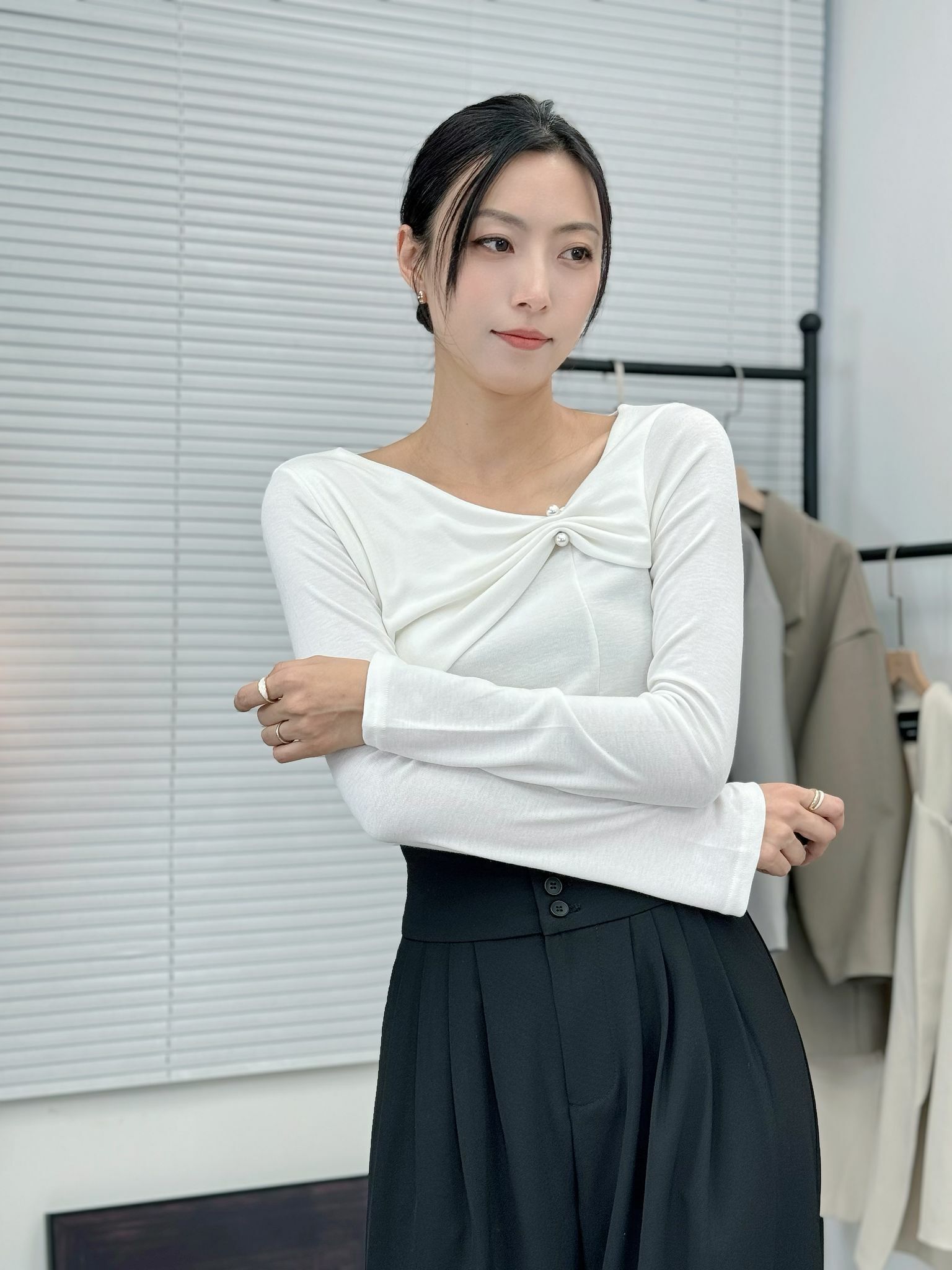 TOP#7004 🤍輕扣針優雅打結top