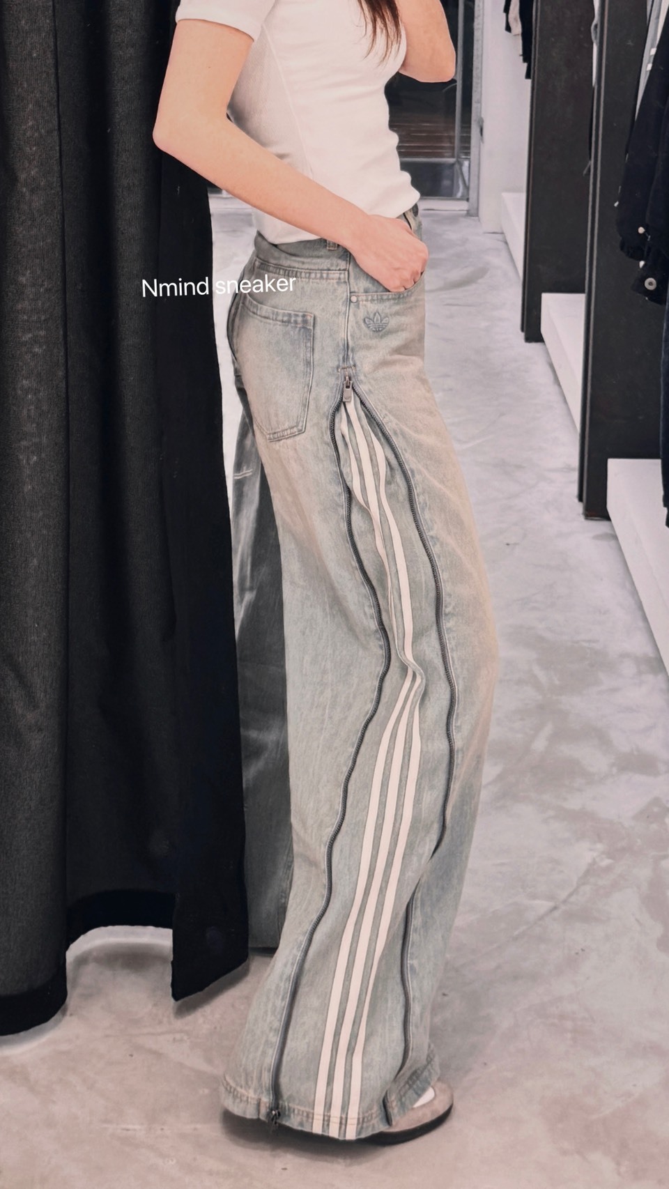 <快速出貨> Adidas 丹寧側拉鍊牛仔寬褲 (藍/黑)