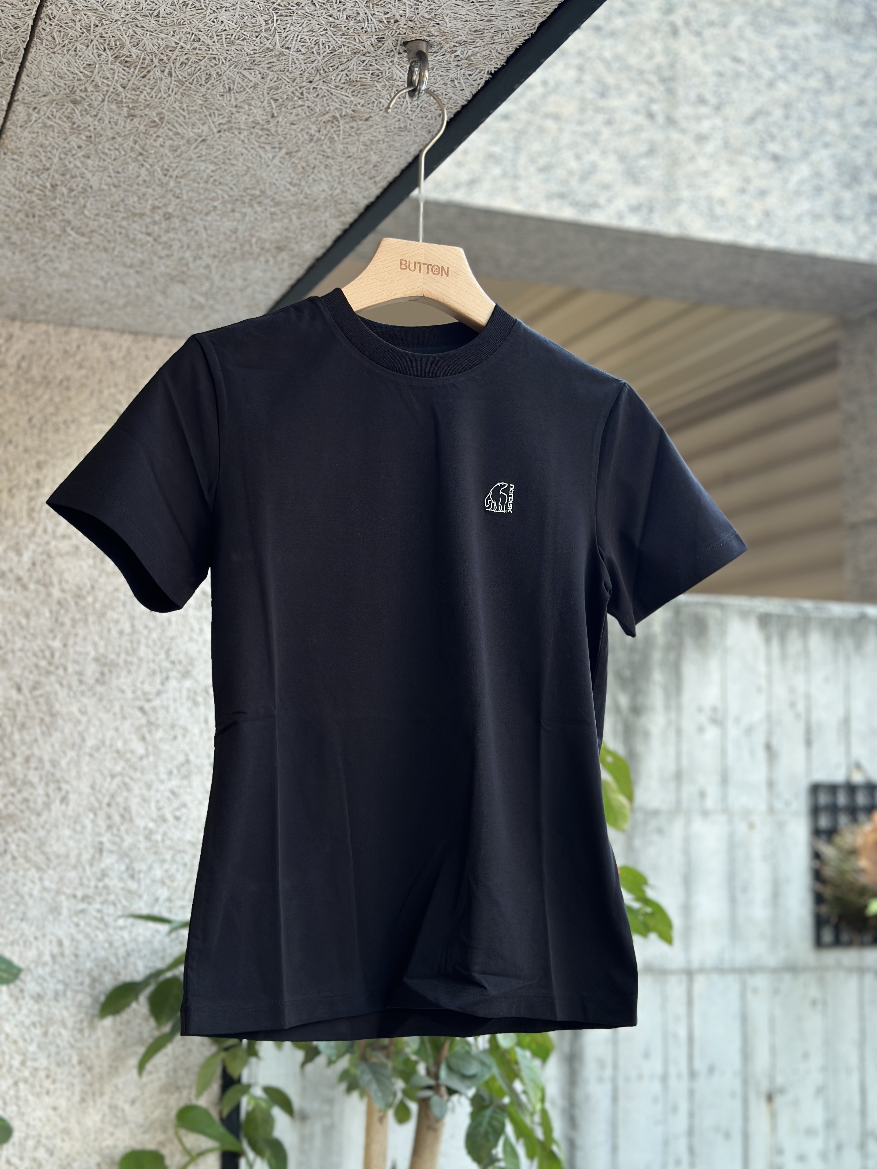 【現貨】Nordisk 女款 胸前 刺繡小logo 短tee OWM24225