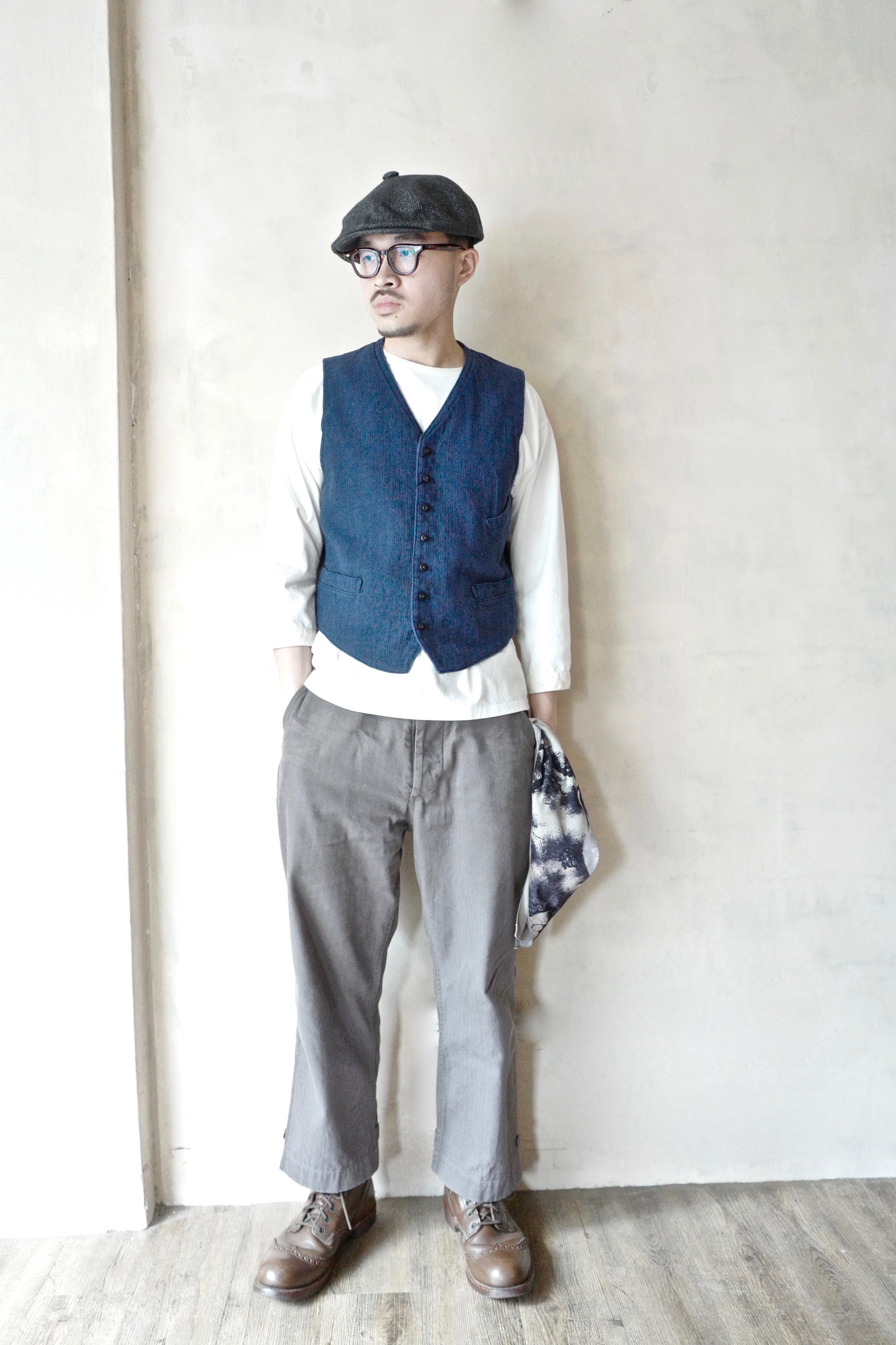 Black Sign Rasp Dobby Antique Vest / Blue Moon