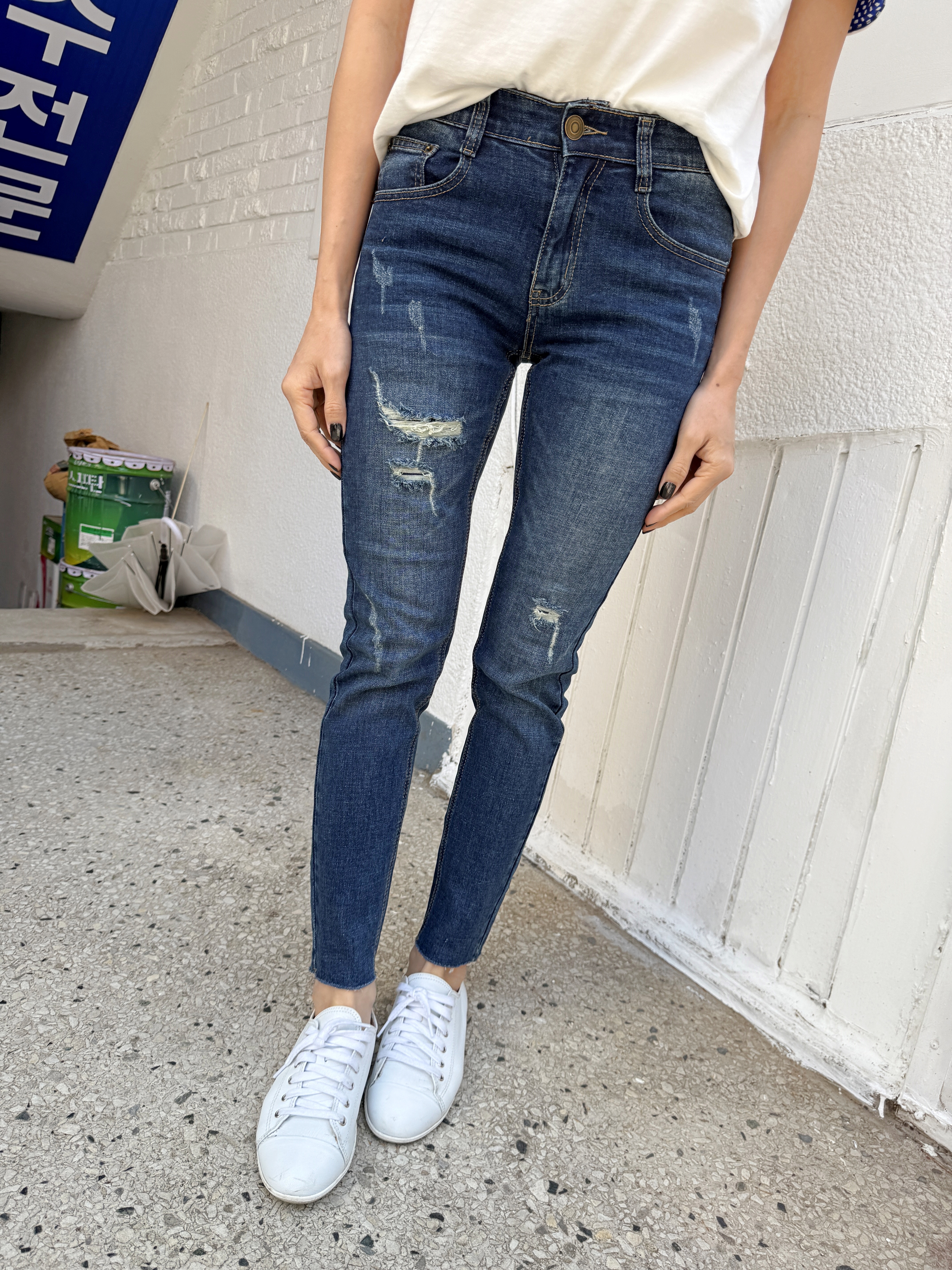 正韓 GOAT顯瘦補釘鬆緊牛仔小直筒 (深藍)