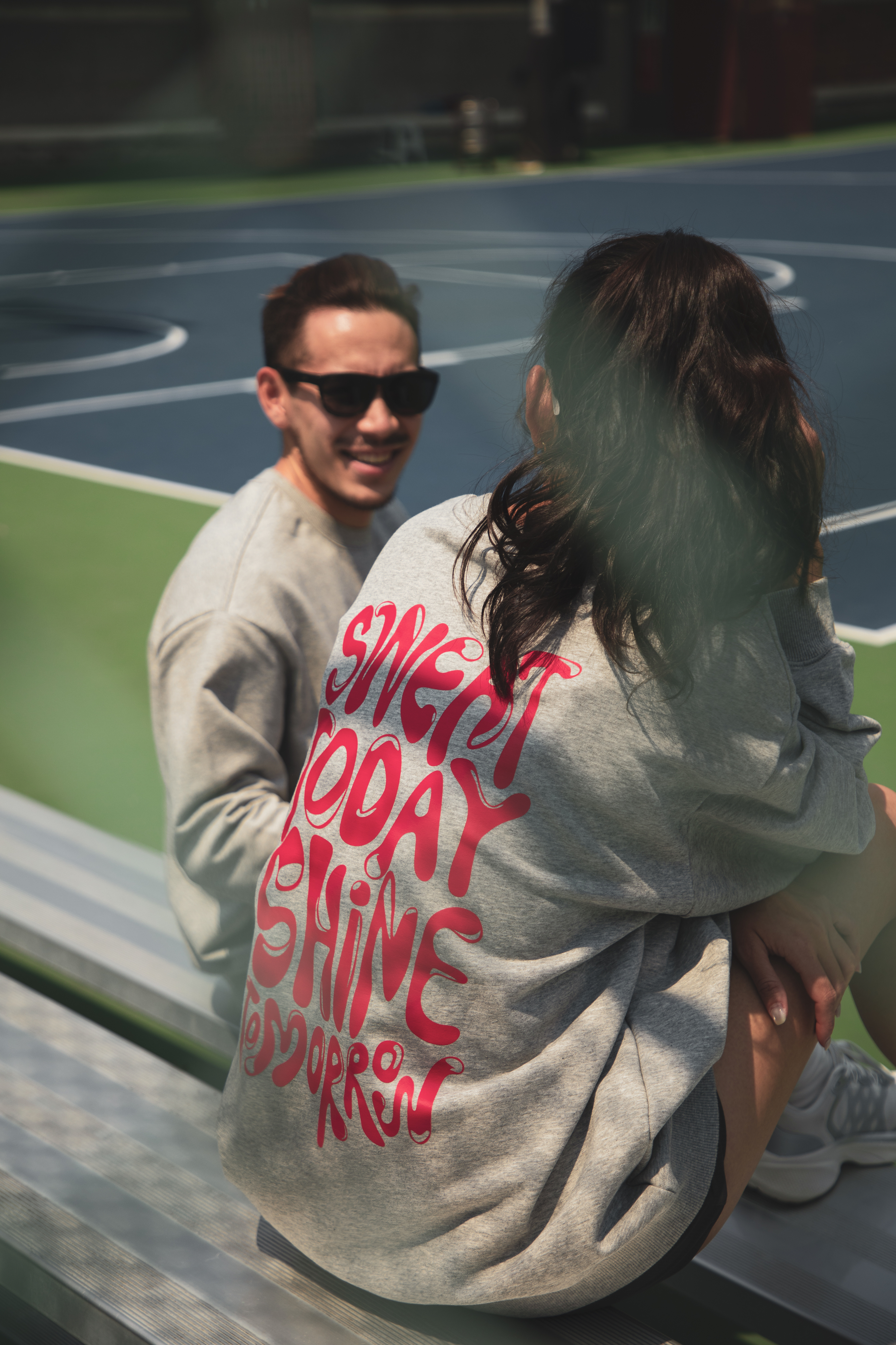 Sweat Today Shine Tomorrow大學Tee