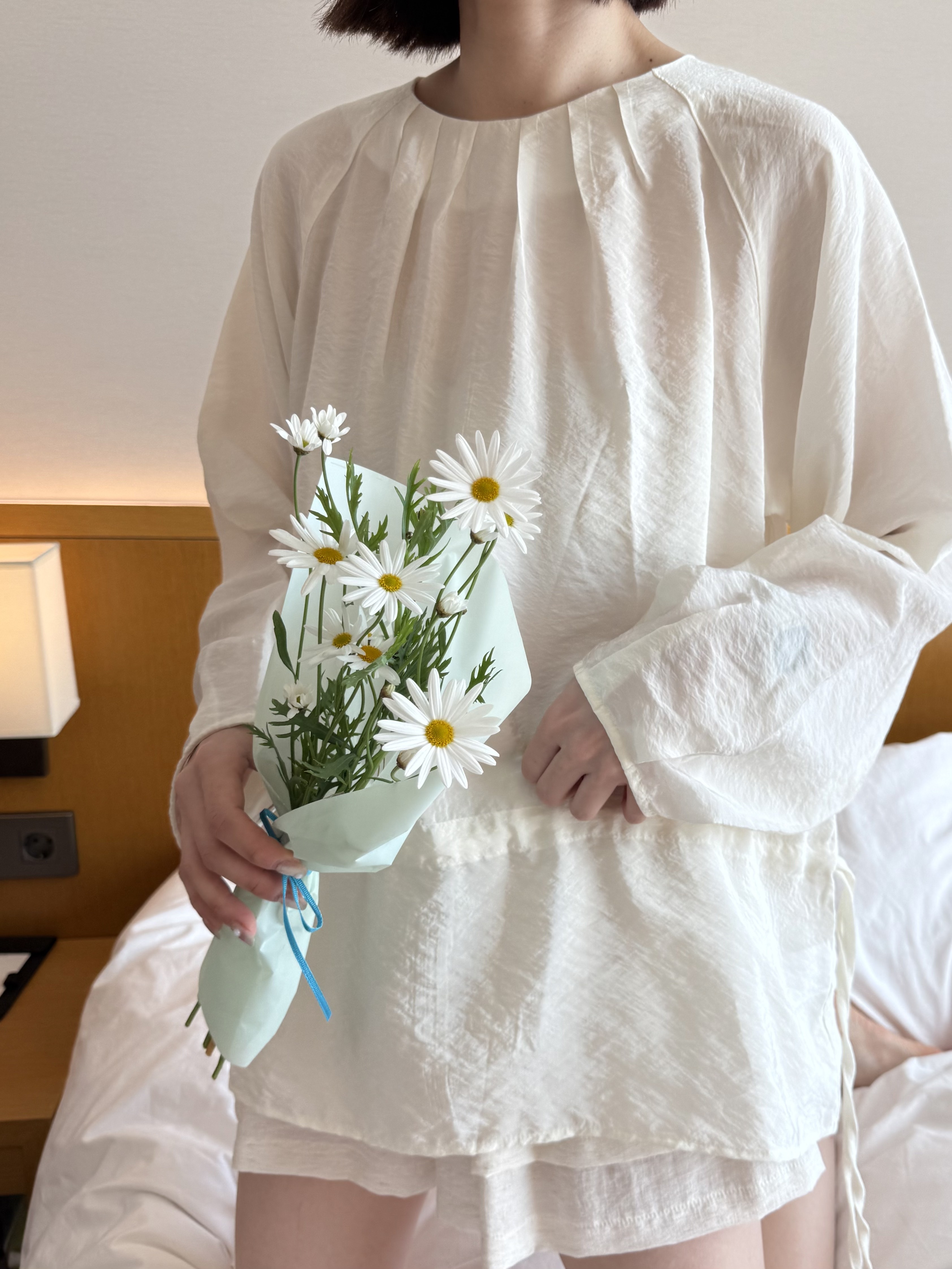 韓國自體發光雙邊抽繩好感衣/2色均碼/淺米杏