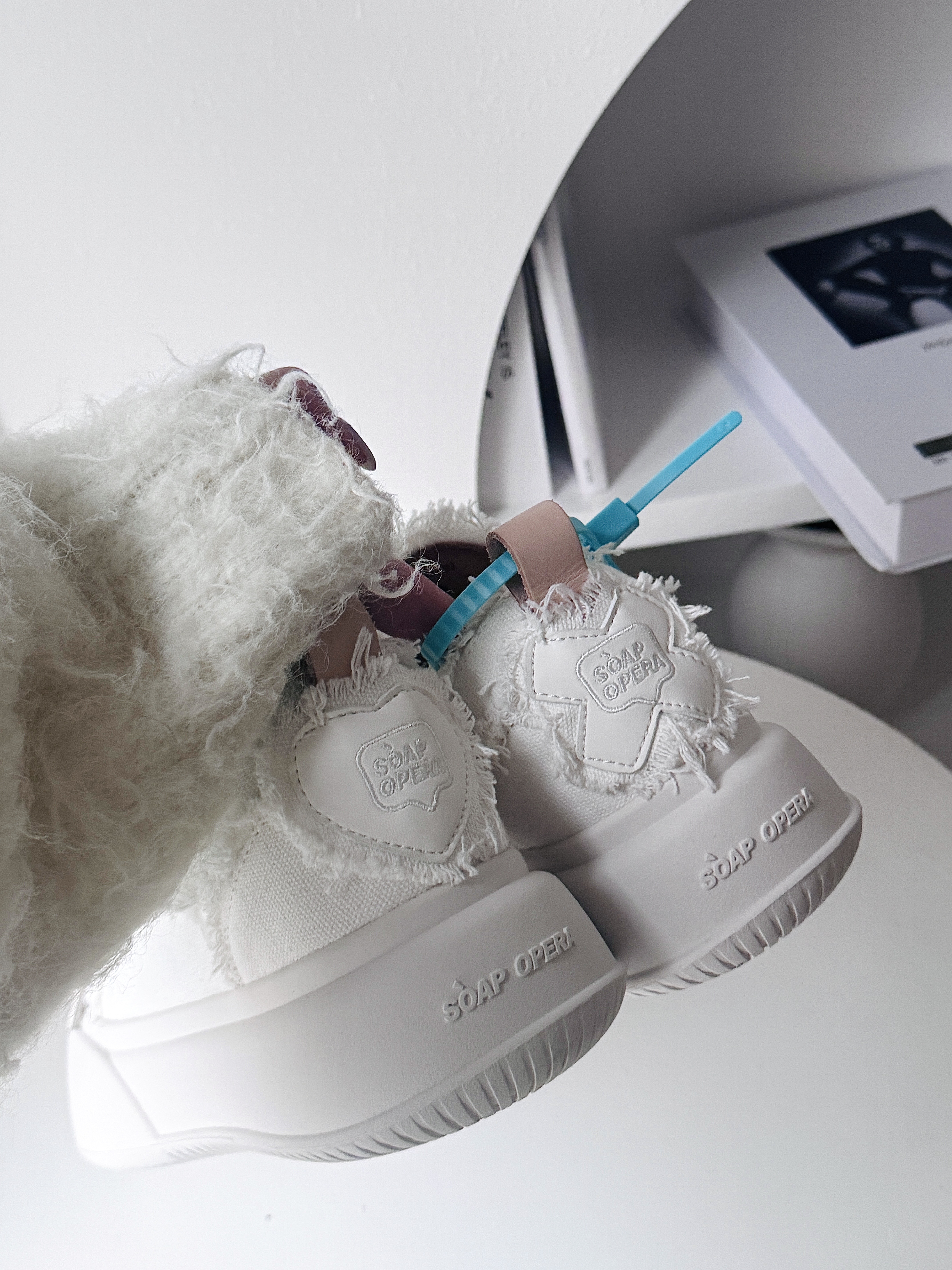 <王鶴棣同款>SOAP OPERA 大頭鞋 解構 開口笑 不修邊 厚底 增高5cm 奶白