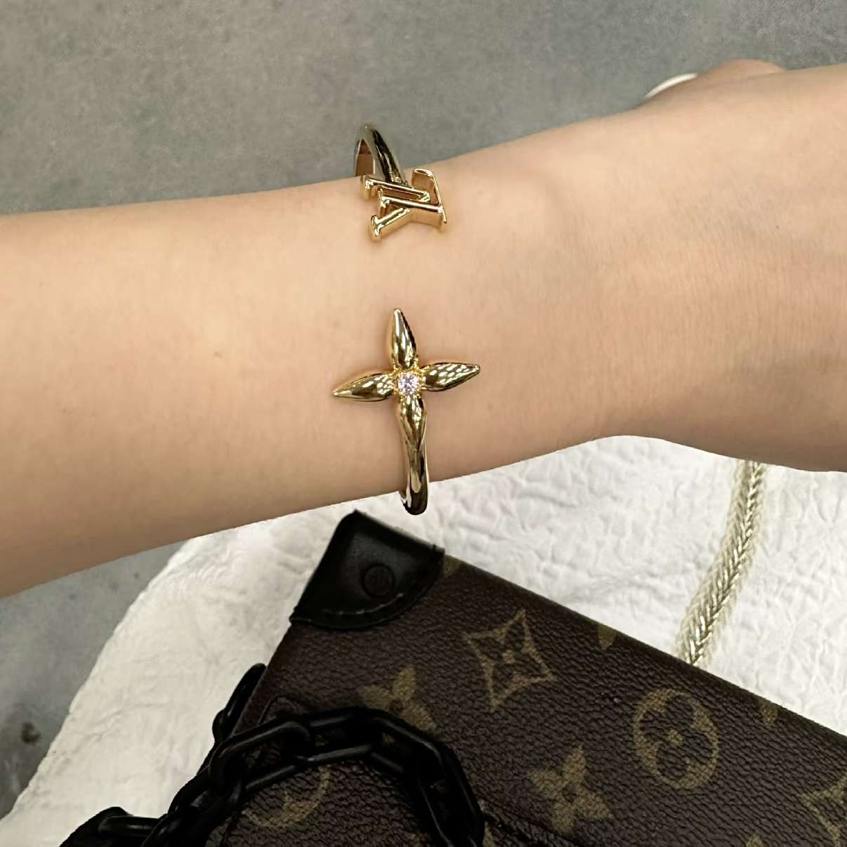 18k”經典大老花字母”高奢定製開口手鐲