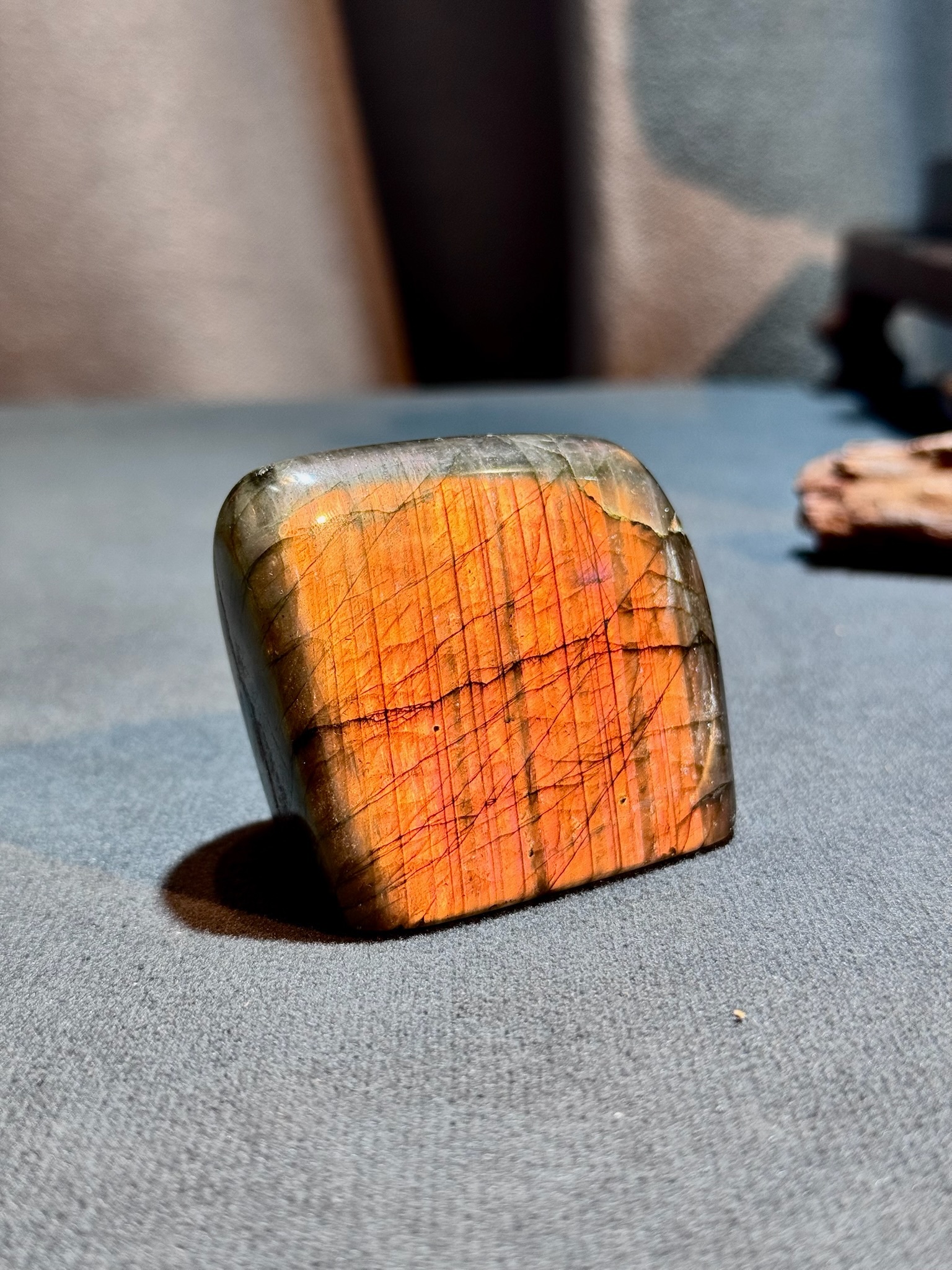 紫光拉長石 8019