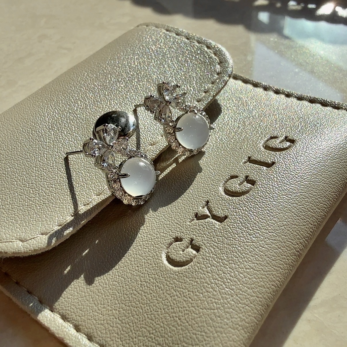 dream神仙白玉冰晶透”高級蝴蝶結白金鑽耳釘