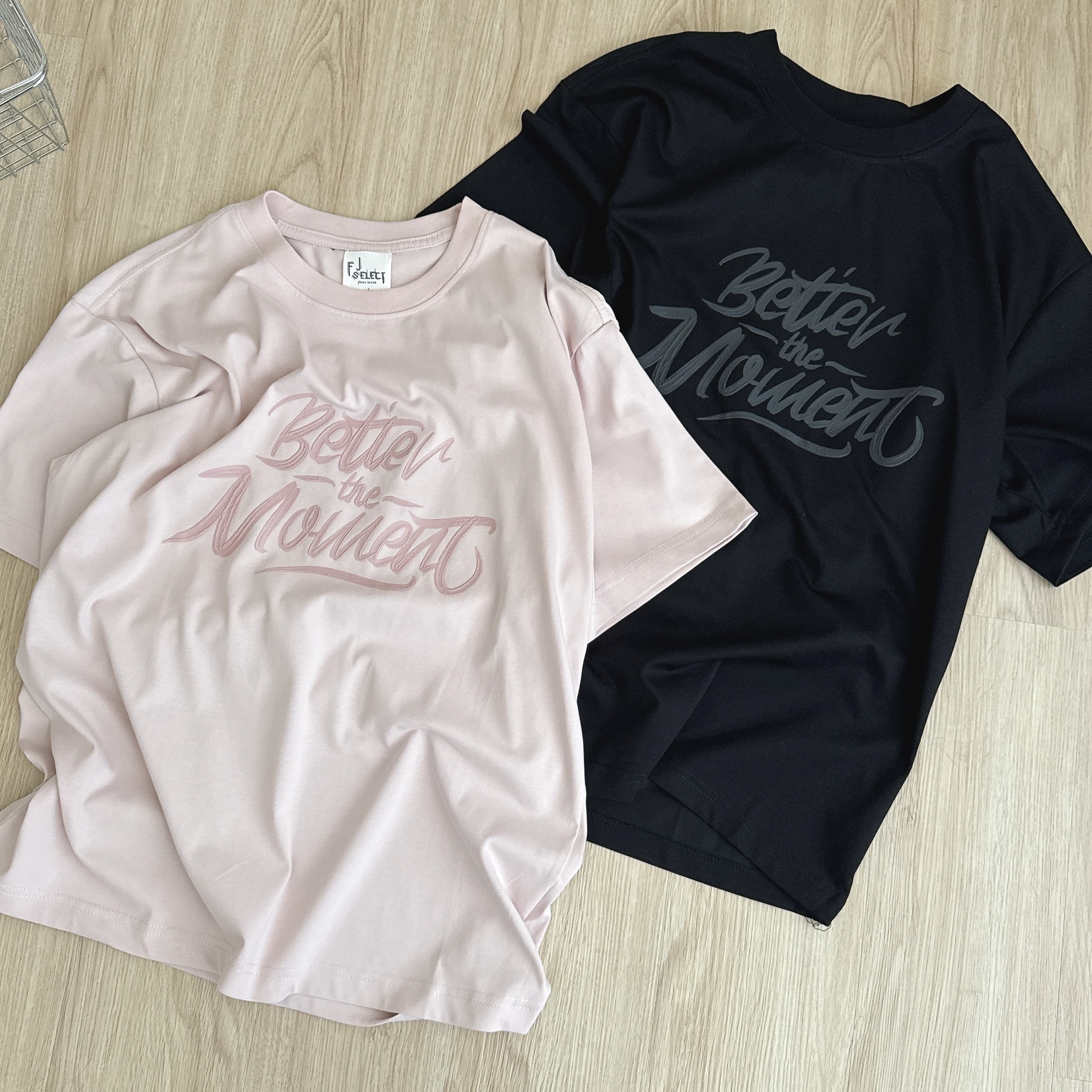 1200!!!!（現貨）售完不補 230G 美式 手寫字體logo 寬鬆 短T Z2589