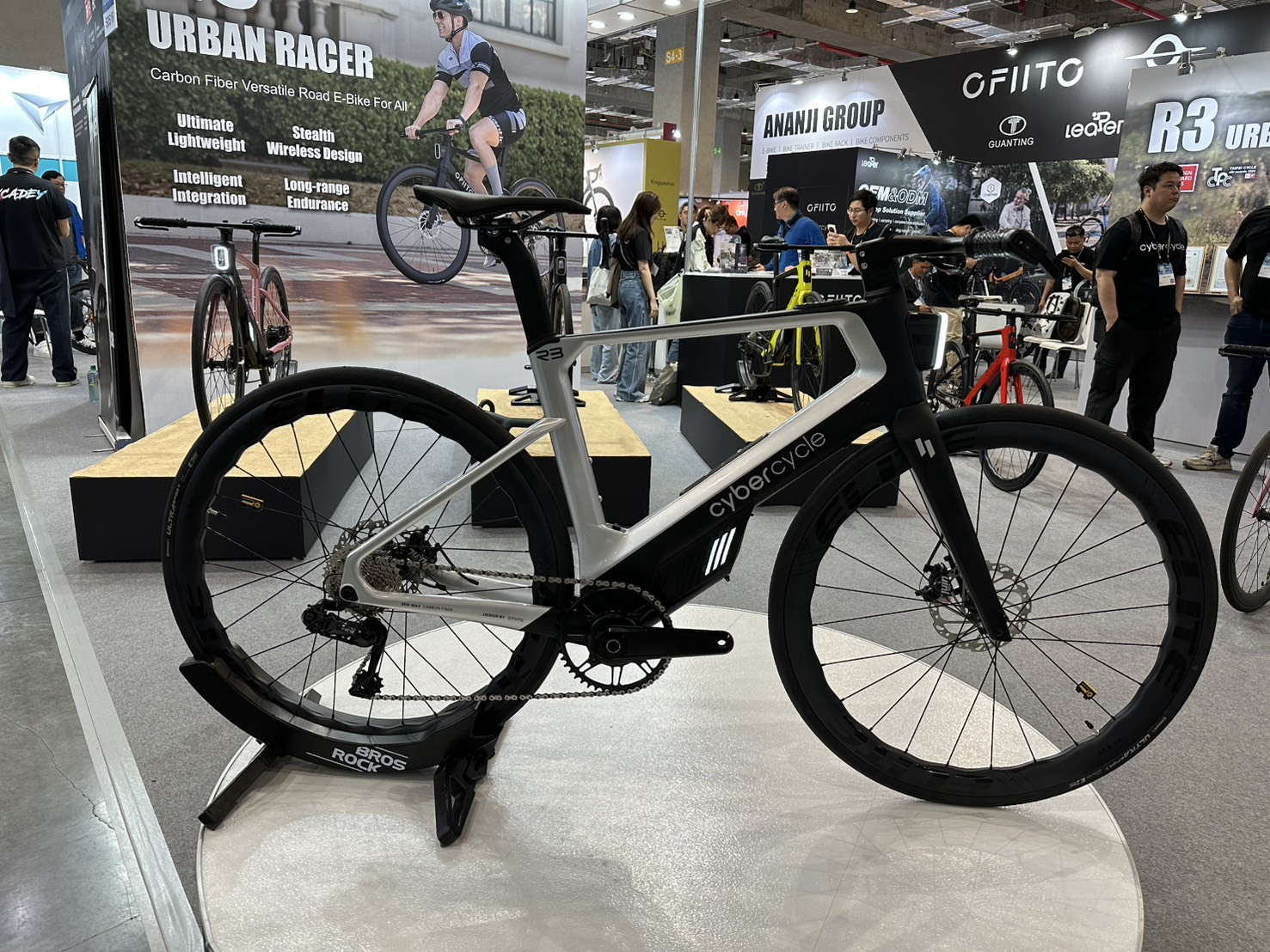 CyberCycle R3 - Urban Racer 碳纖維電輔公路車/銀