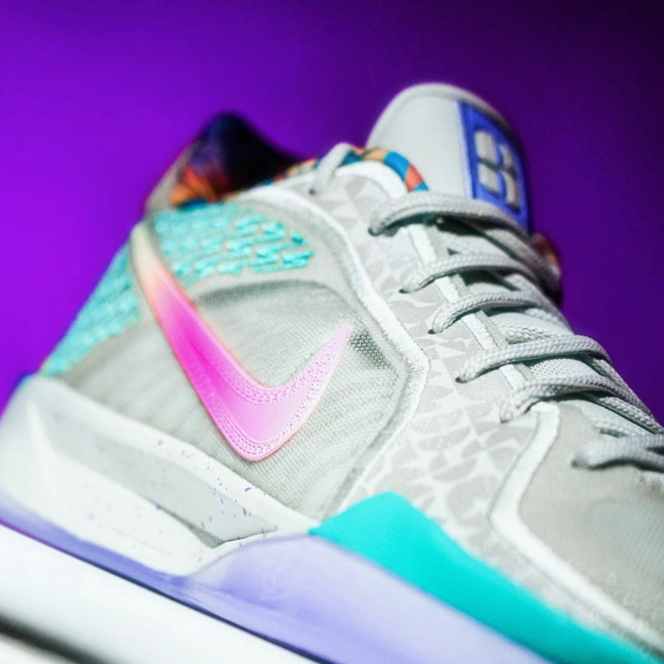 NICEDAY 代購NIKE SABRINA 2 x Titan 22 米色彩色炫彩聯名實戰籃球鞋