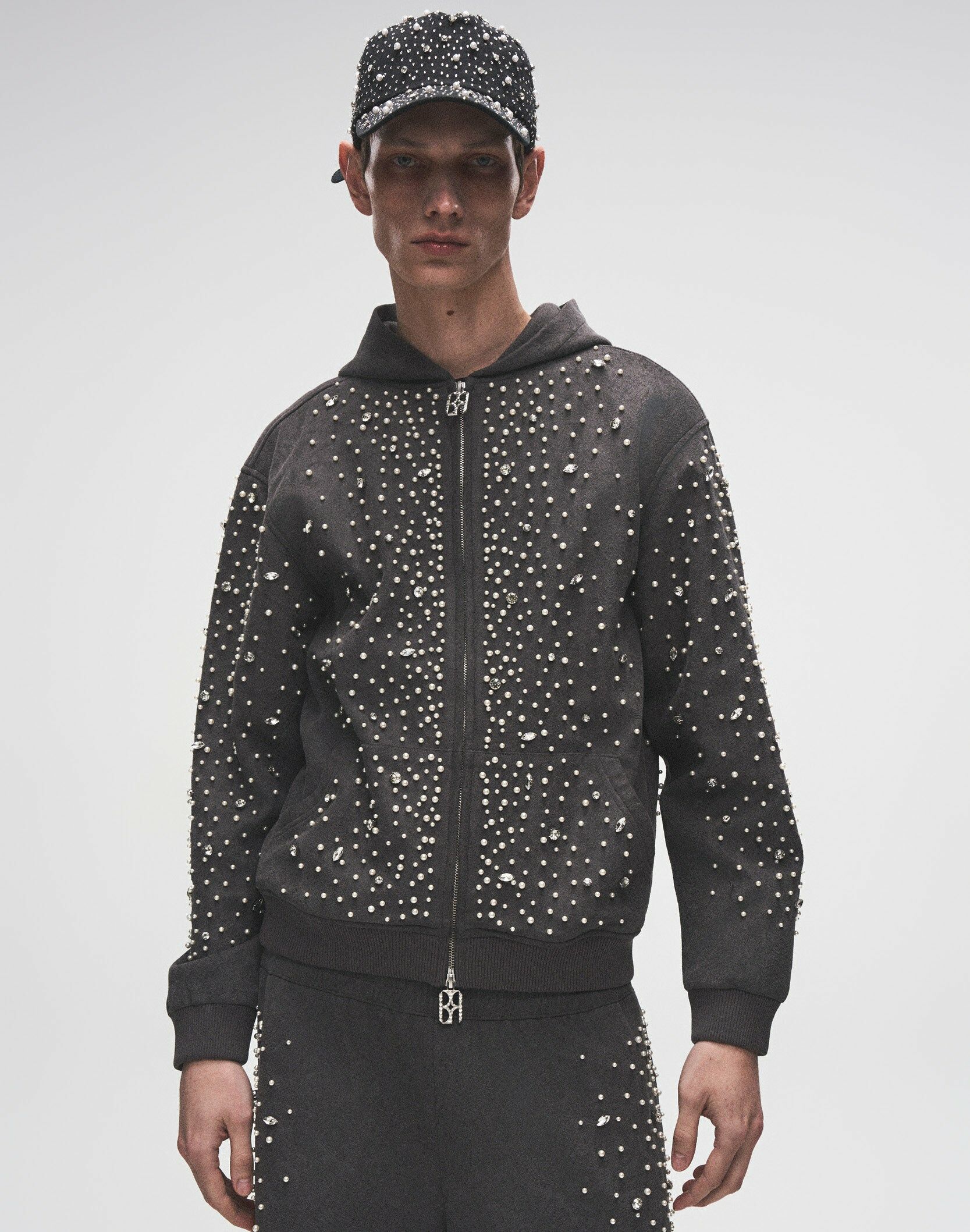 BIRTH OF ROYAL CHILD｜Cashew Blossom Pearl Zipper Hoodie (BLK/WHT)