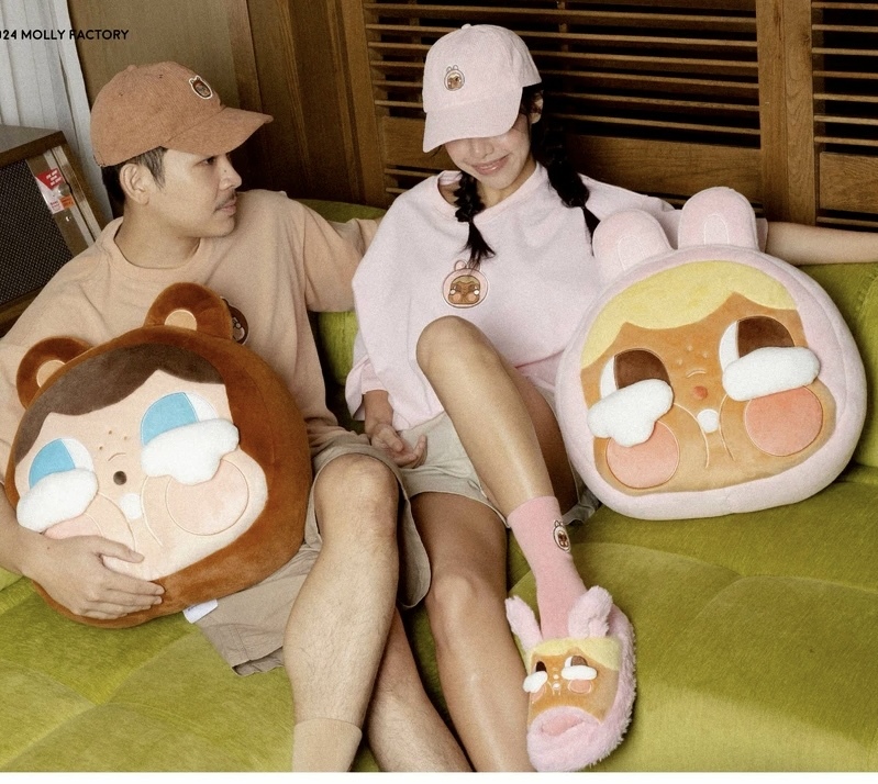 泰國限定 crybaby 抱枕