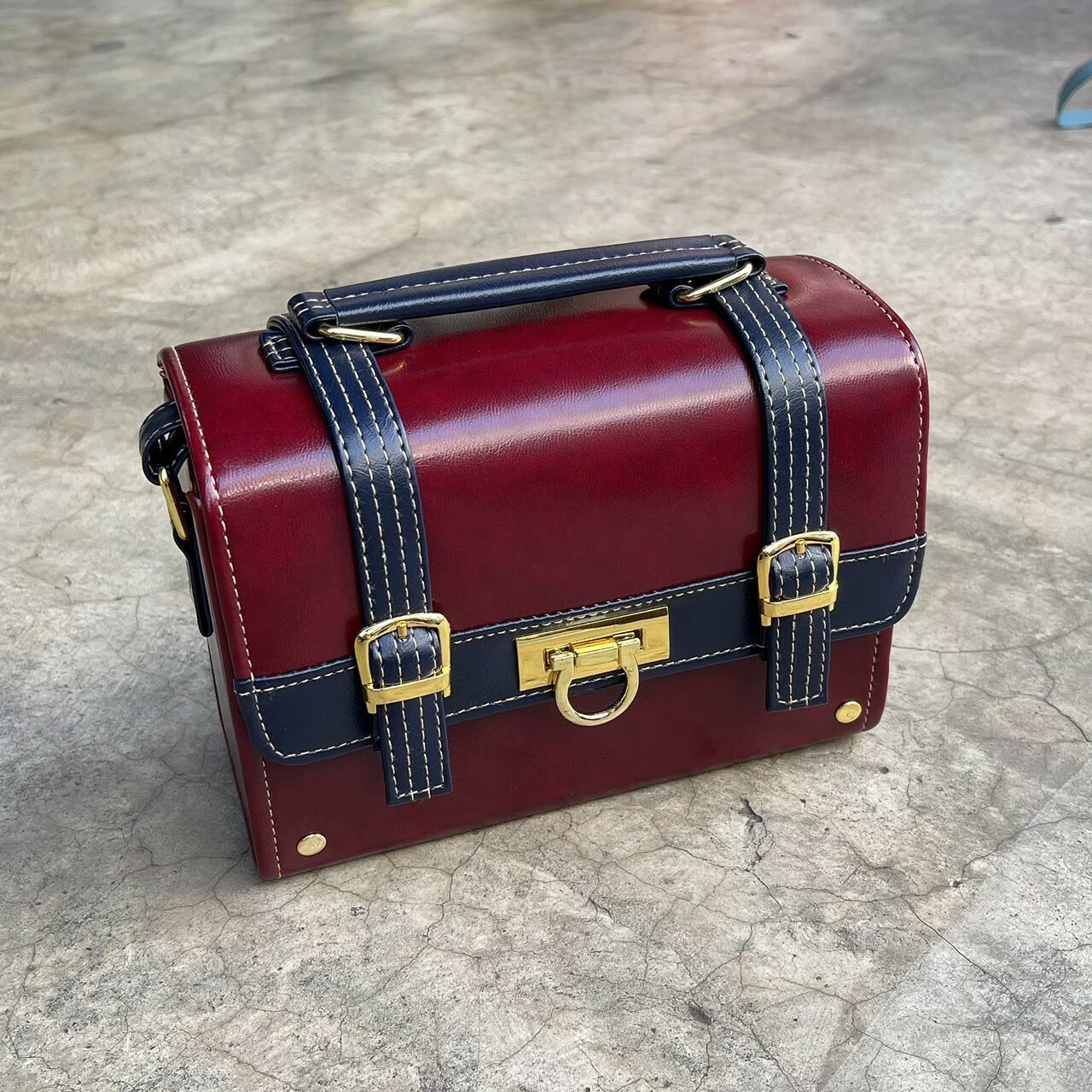 復古經典肩背包 (經典紅)