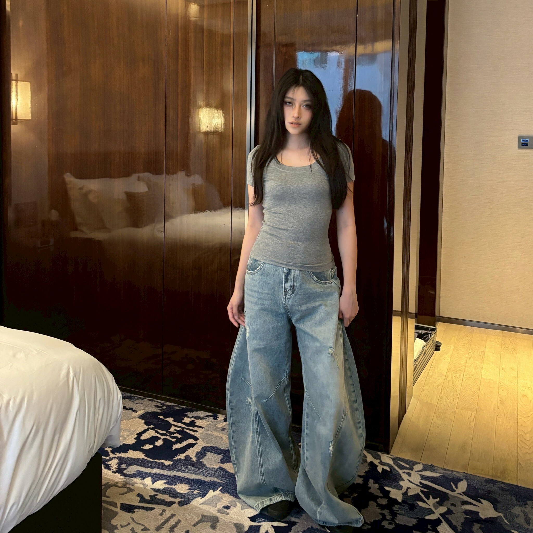 設計感車線牛仔彎刀褲