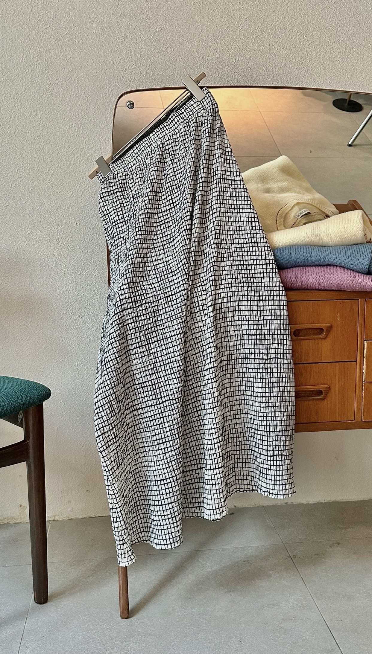 手繪格壓褶格裙 - SK52554