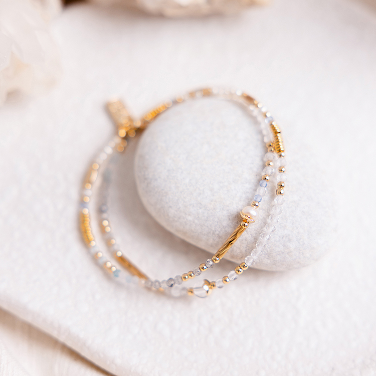 四月誕生石 • 茉莉花 • 生命中的唯一 – 白水晶 – 手鍊