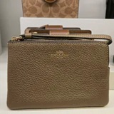[S] COACH GOLD/DARK STONE CP483 PEBBLE LEATHER CORNER ZIP WRISTLET, 196395665051 (SCO1147)