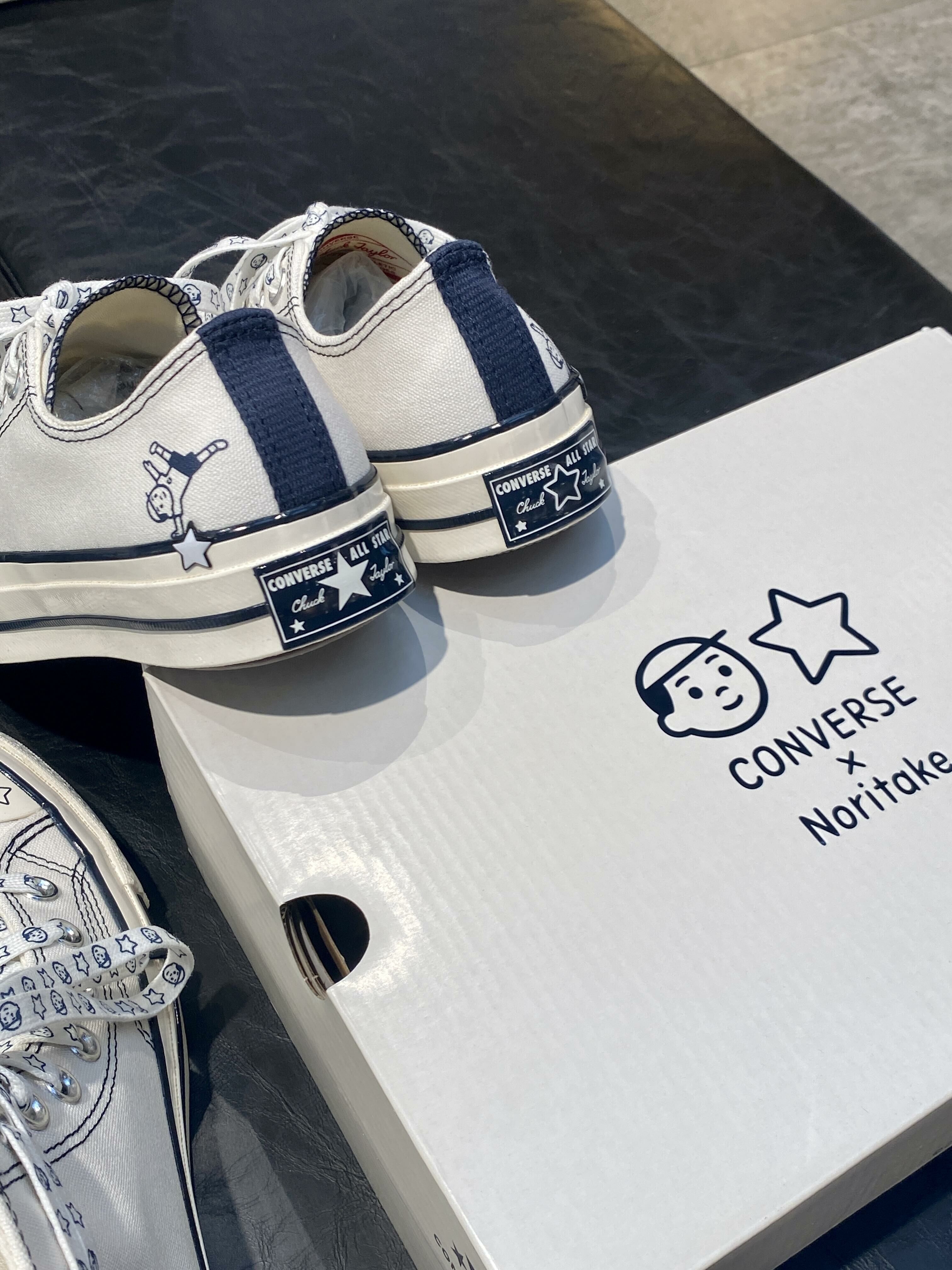 板橋廣美　白磁注器 共箱、共布 Noritake x Converse Chuck Taylor 1970 手繪風外縫線白色奶油底帆布