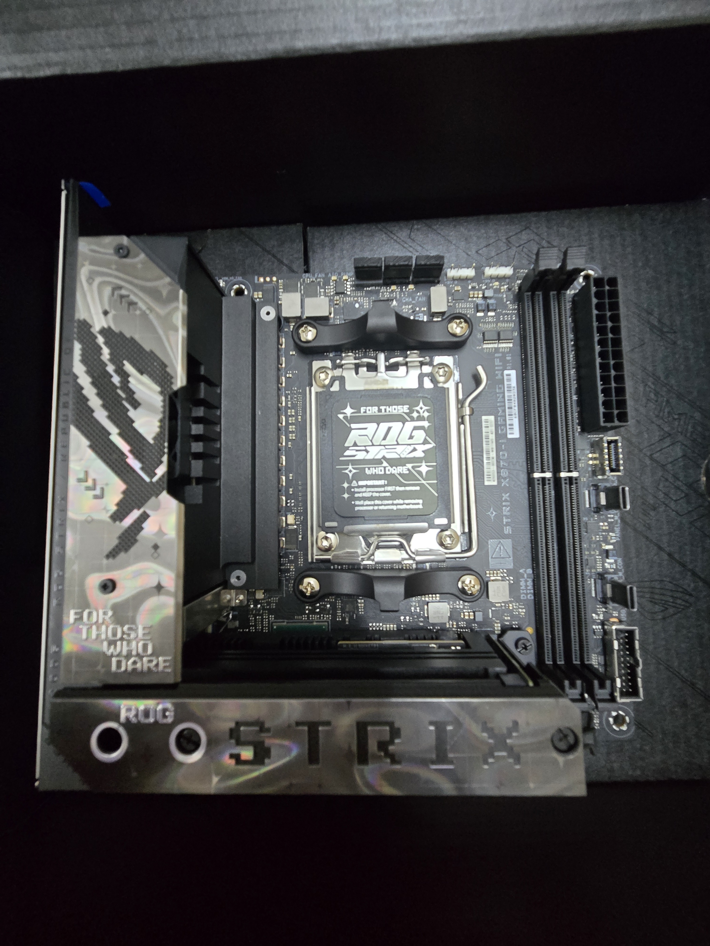 ASUS ROG STRIX X870-I GAMING WIFI 主機板( MB-BX87SIW )