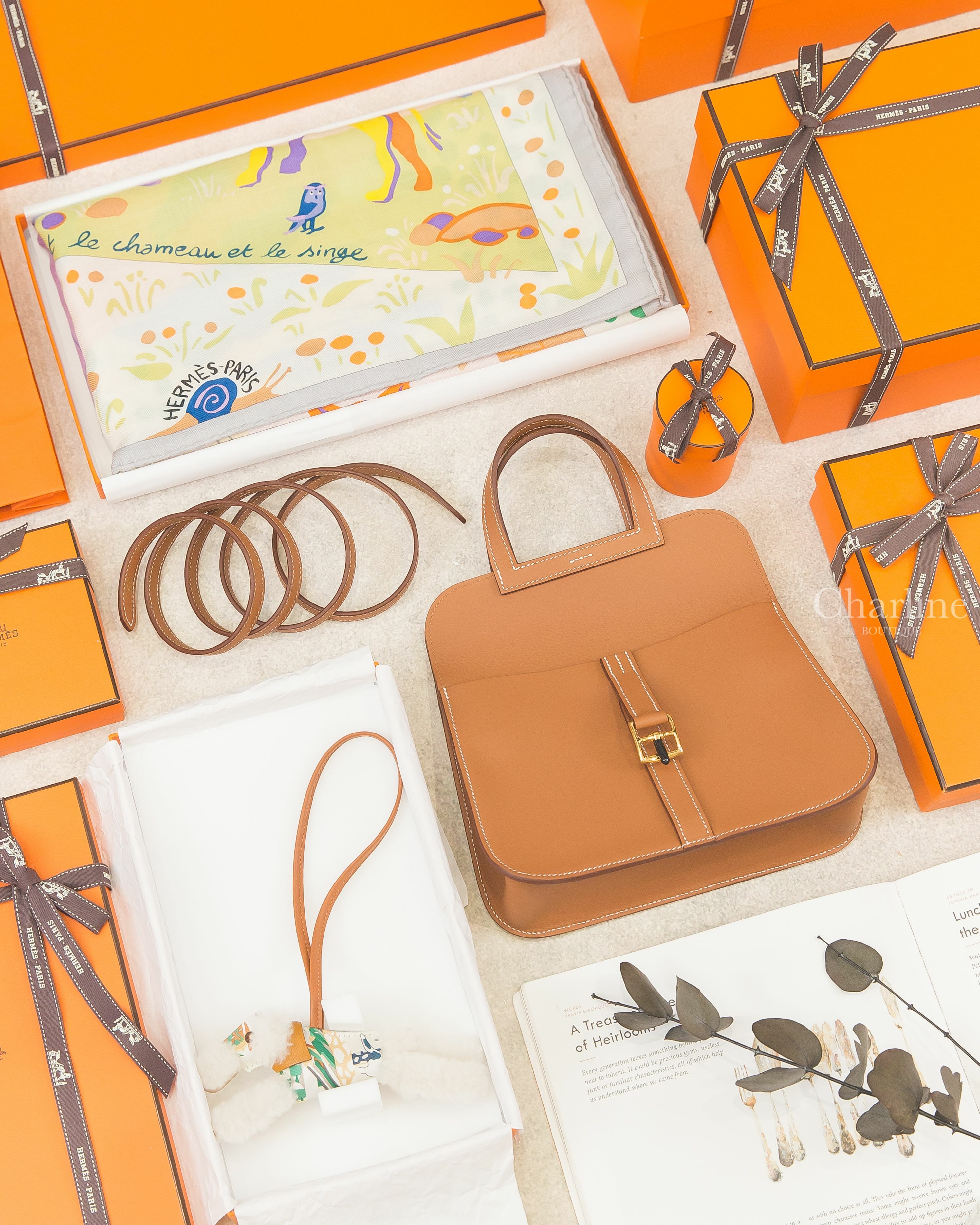Hermès Halzan Mini 焦糖色金釦,Hermès Le Livre D'esope Shawl 140 彩色埃索普之書披肩,Hermès Budy 彩色真絲衣服羊毛獵狐梗犬吊飾-Charline Boutique 精品代購