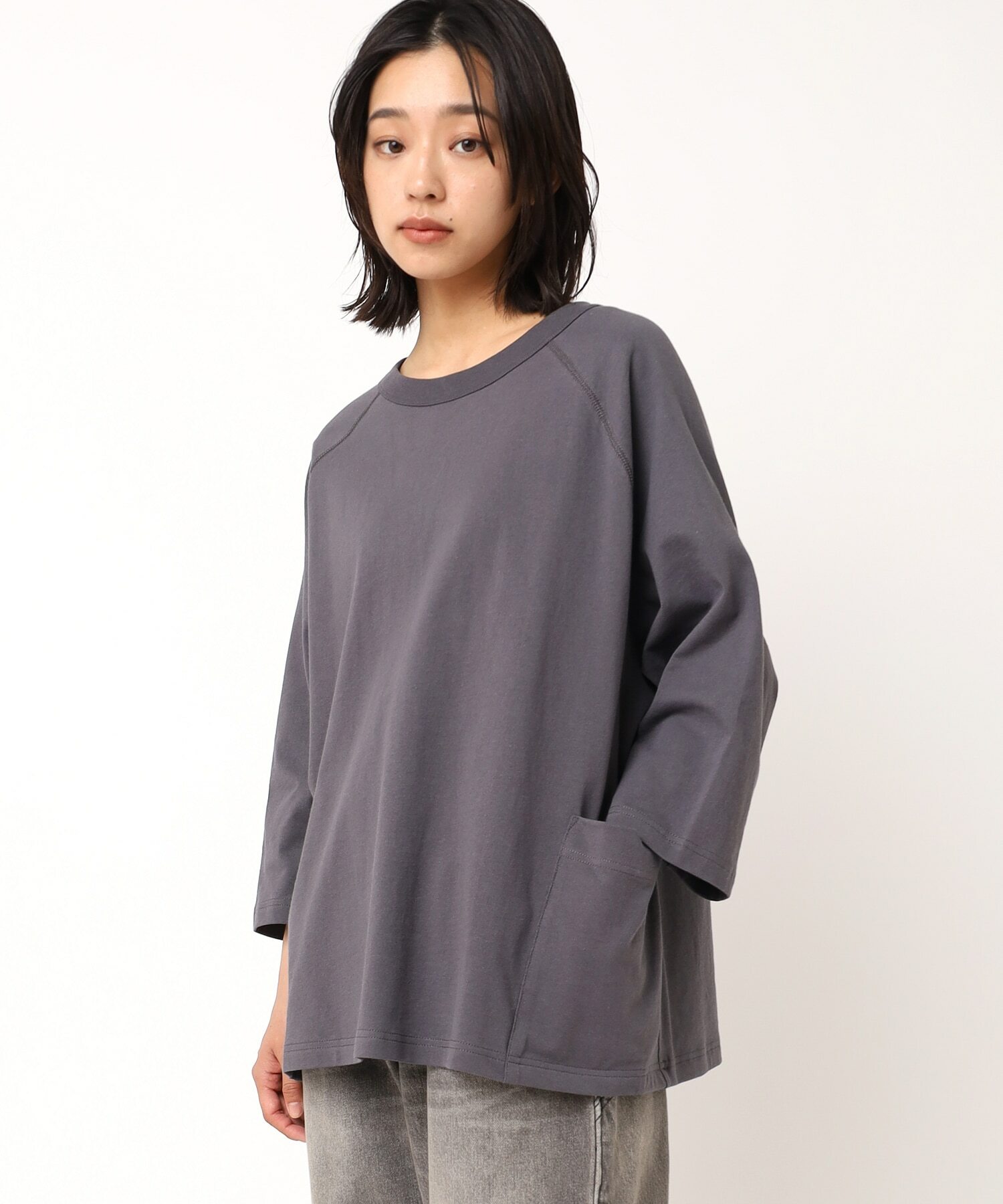 墨灰色七分袖上衣