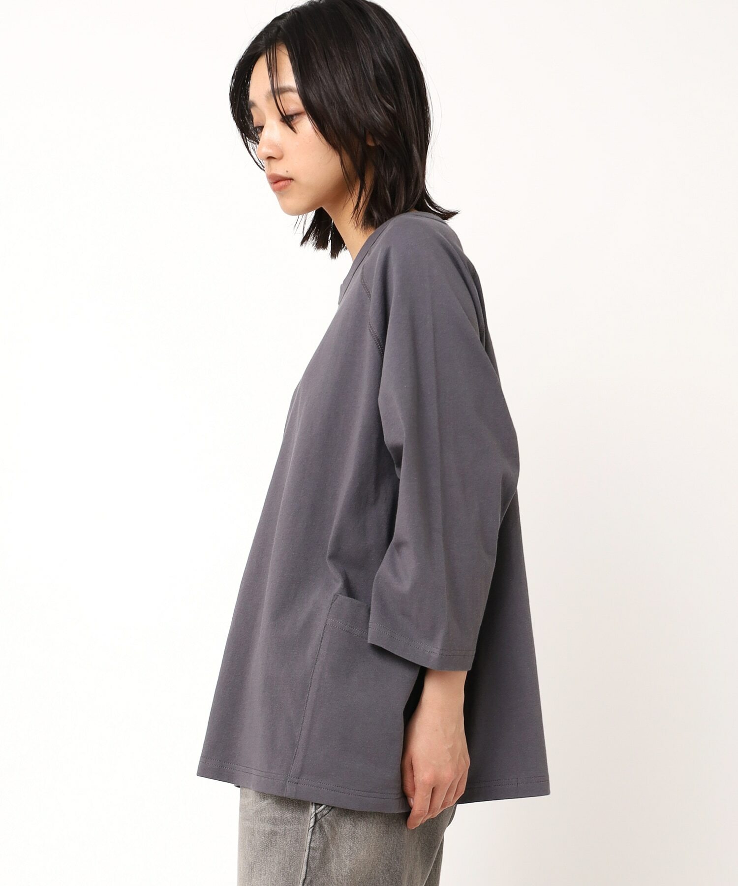 墨灰色七分袖上衣