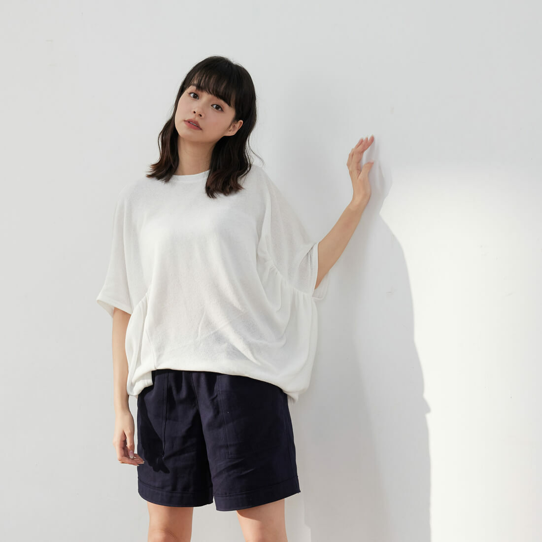 Dora不對襯圓領細褶上衣/白