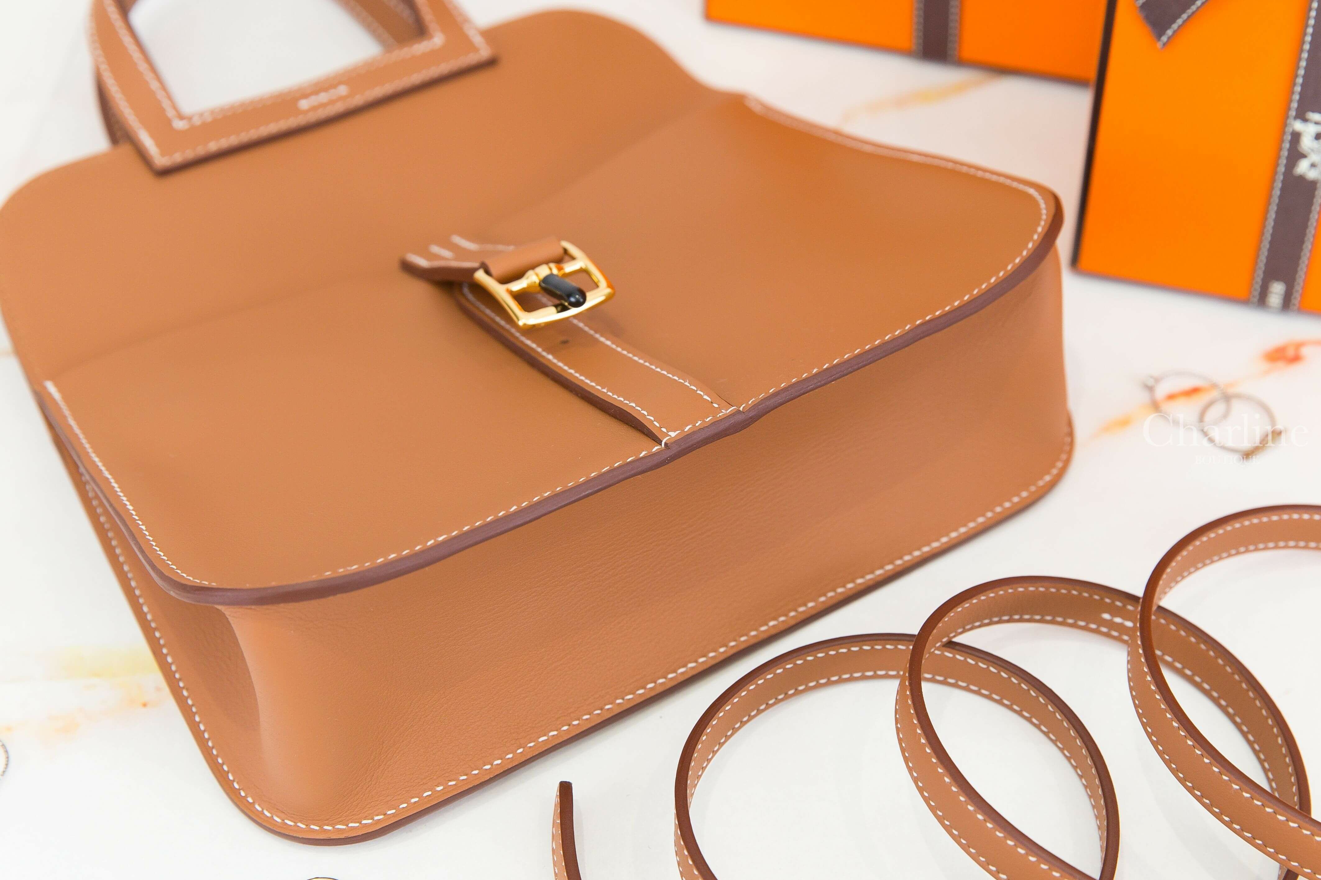 Hermès Halzan Mini Bag 37 Gold Swift 焦糖色金釦手提肩背包-Charline Boutique 精品代購