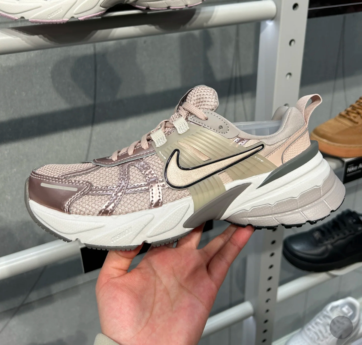 NIKE V2K RUN RUNTEKK 楓糖拿鐵 FB8825-001