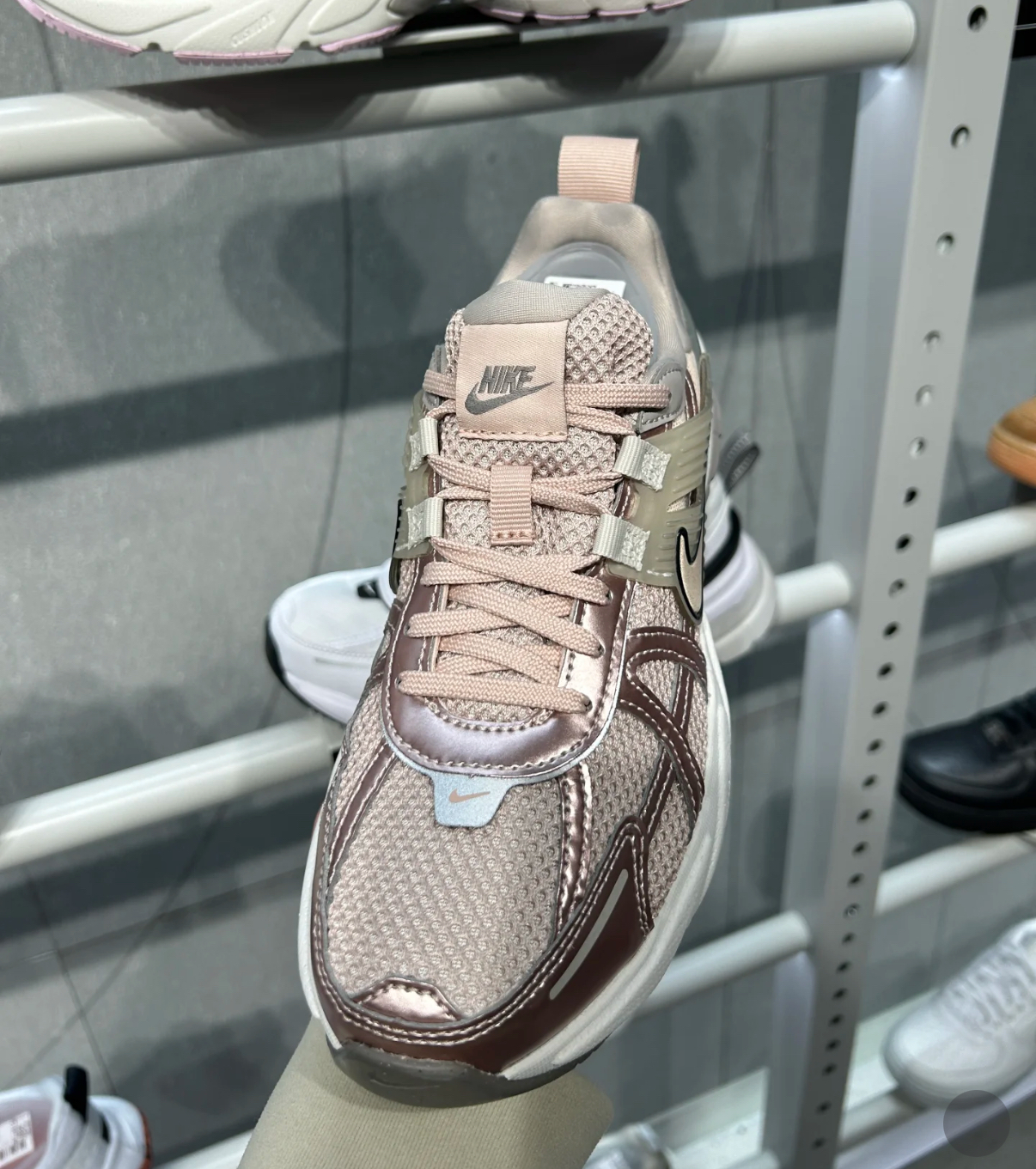 NIKE V2K RUN RUNTEKK 楓糖拿鐵 FB8825-001