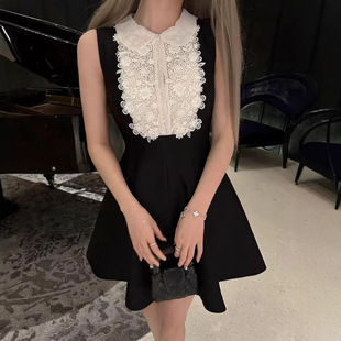 小香蕾絲立體花朵 收腰洋裝