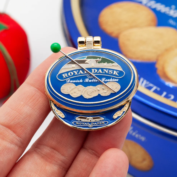 [Little Shop Pin] 阿嬤的針線餅乾盒吸針器