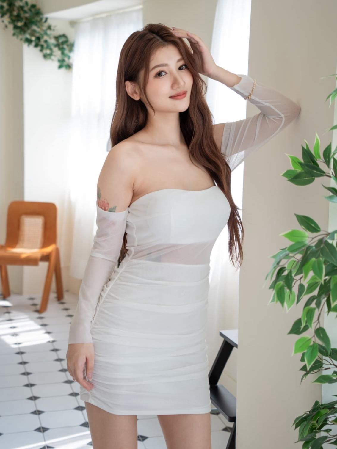 獨家訂製🤍彈性網紗斷袖抓皺包臀洋裝（白色S/M）