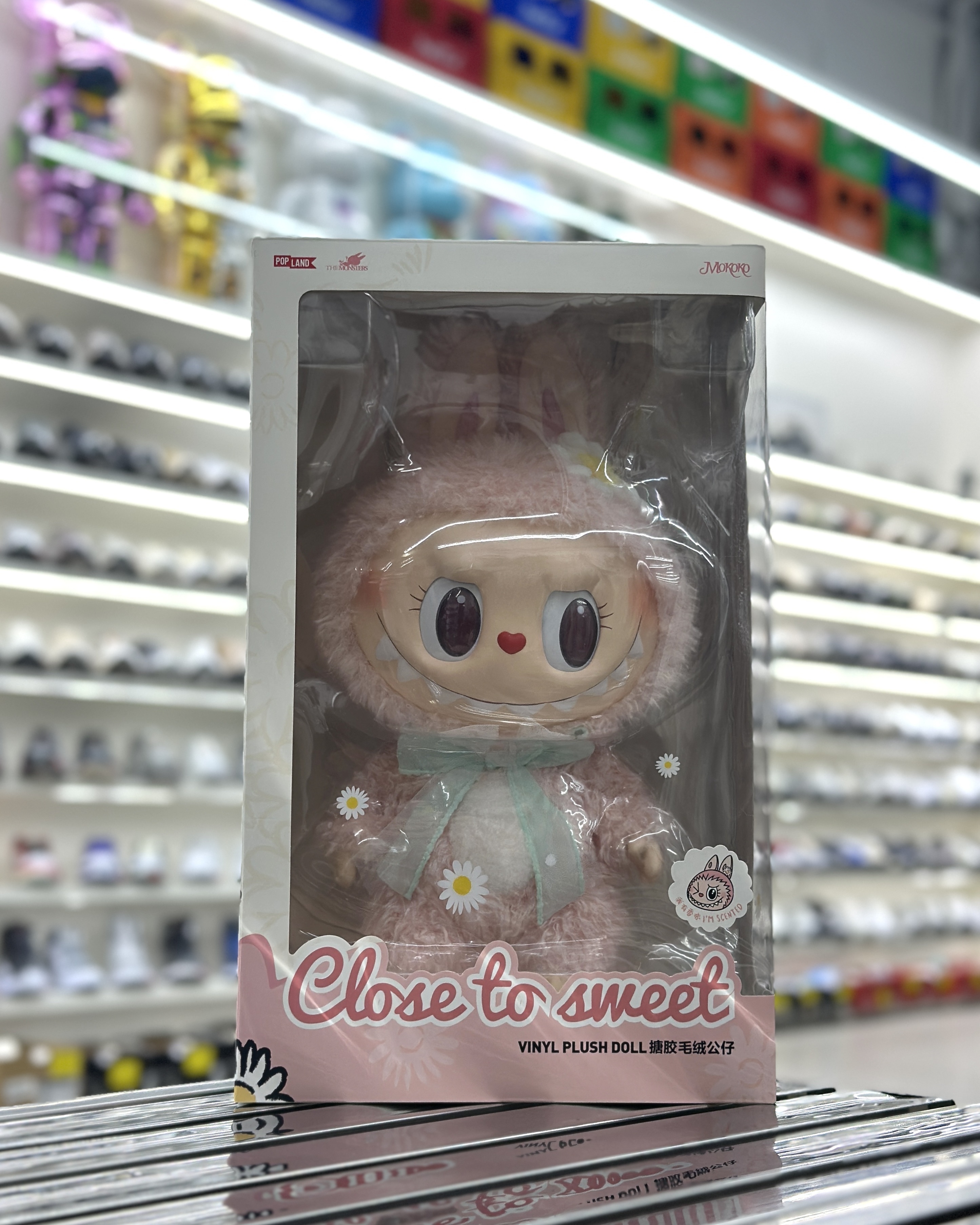 Pop Mart Labubu Mokoko Close to Sweet大甜心搪膠公仔