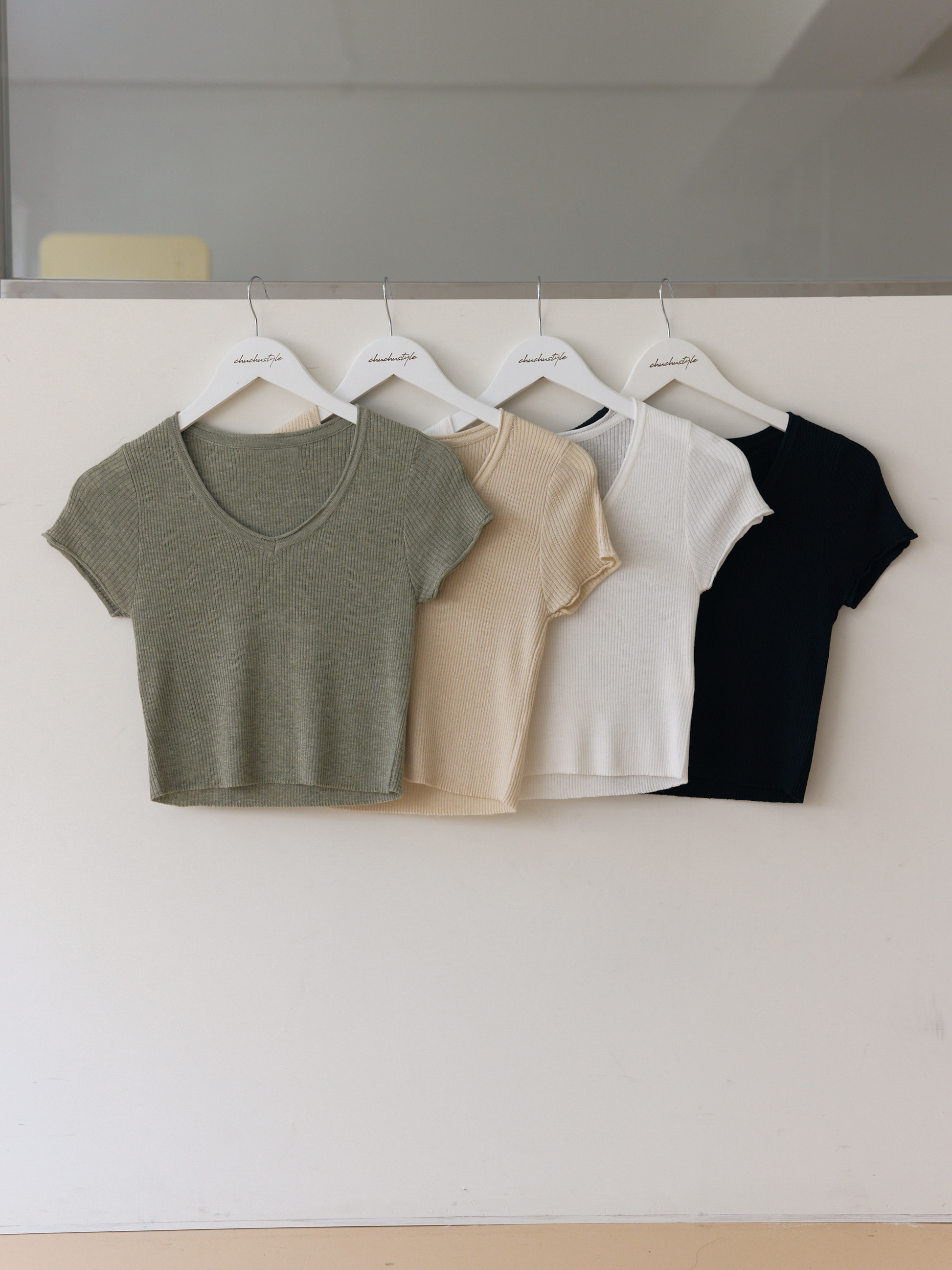 V領捲邊袖彈性薄針織