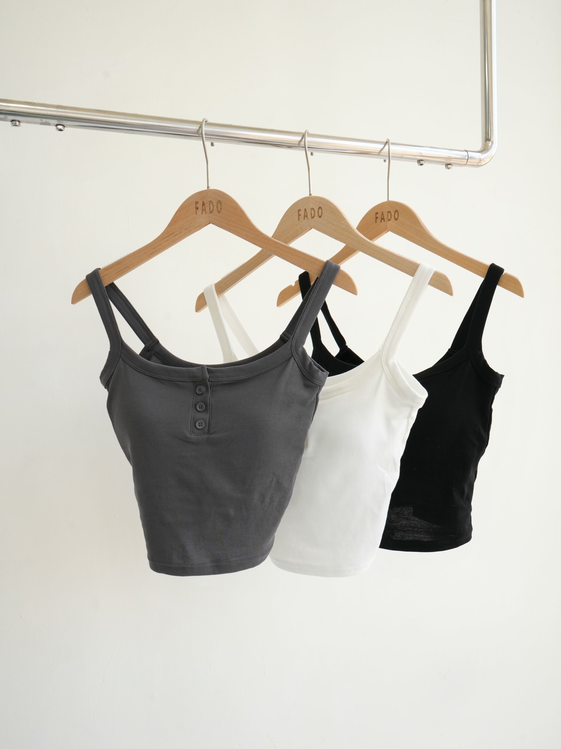 法朵Fado shop｜ 【熱銷推薦】韓系排釦背心 (有附胸墊) 5263021