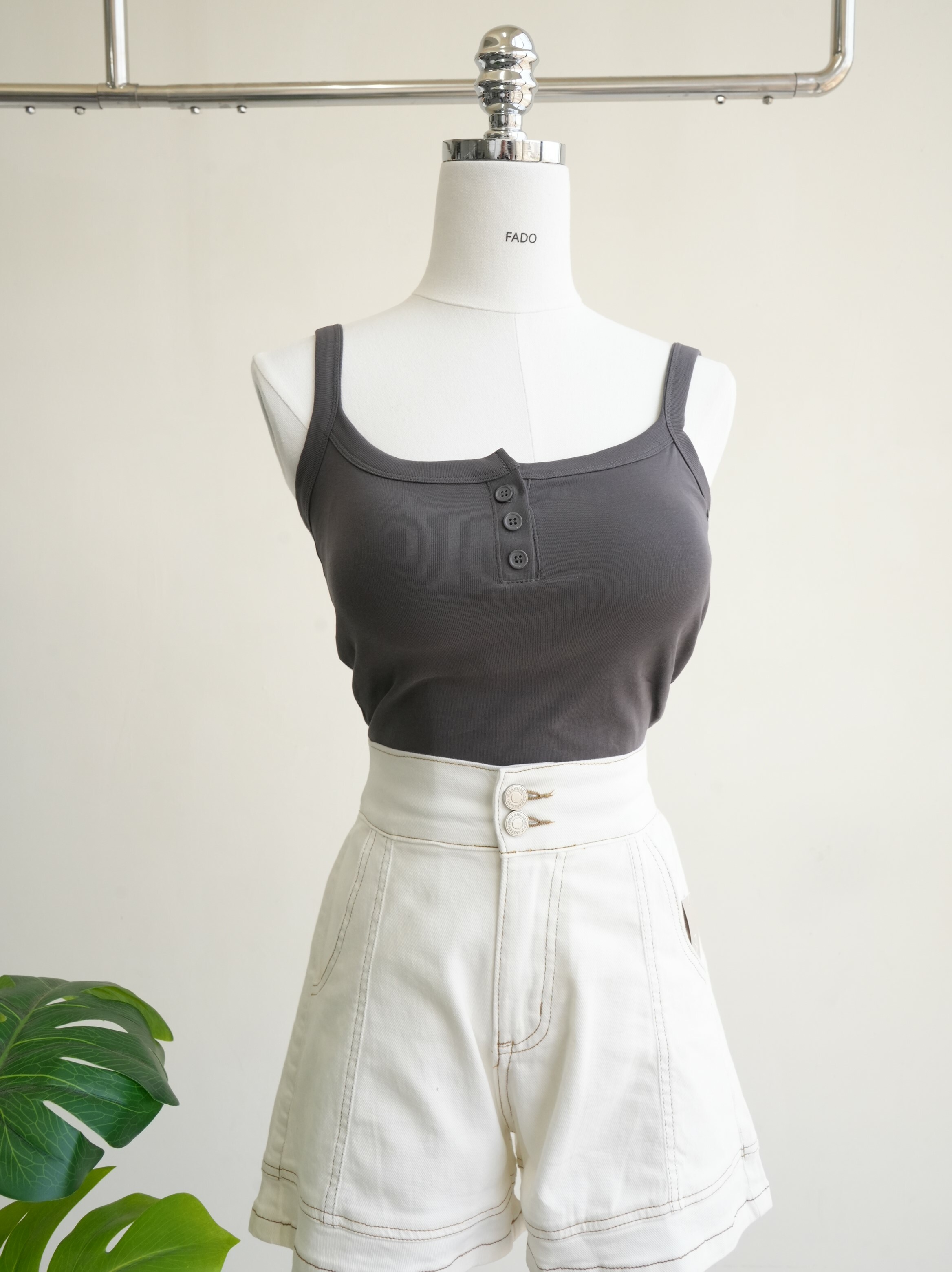 法朵Fado shop｜ 【熱銷推薦】韓系排釦背心 (有附胸墊) 5263021