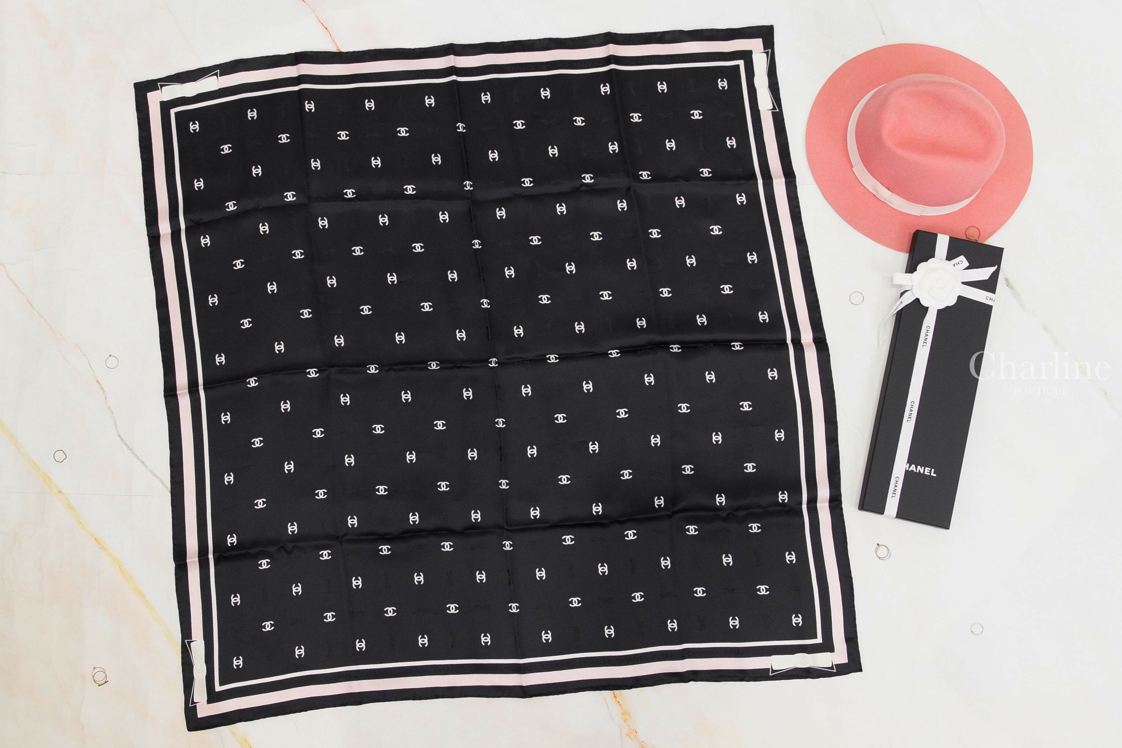 Chanel Square Scarf 黑底滿版米色CC黑蝴蝶結提花織紋粉色線條滾邊真絲方巾-Charline Boutique 精品代購