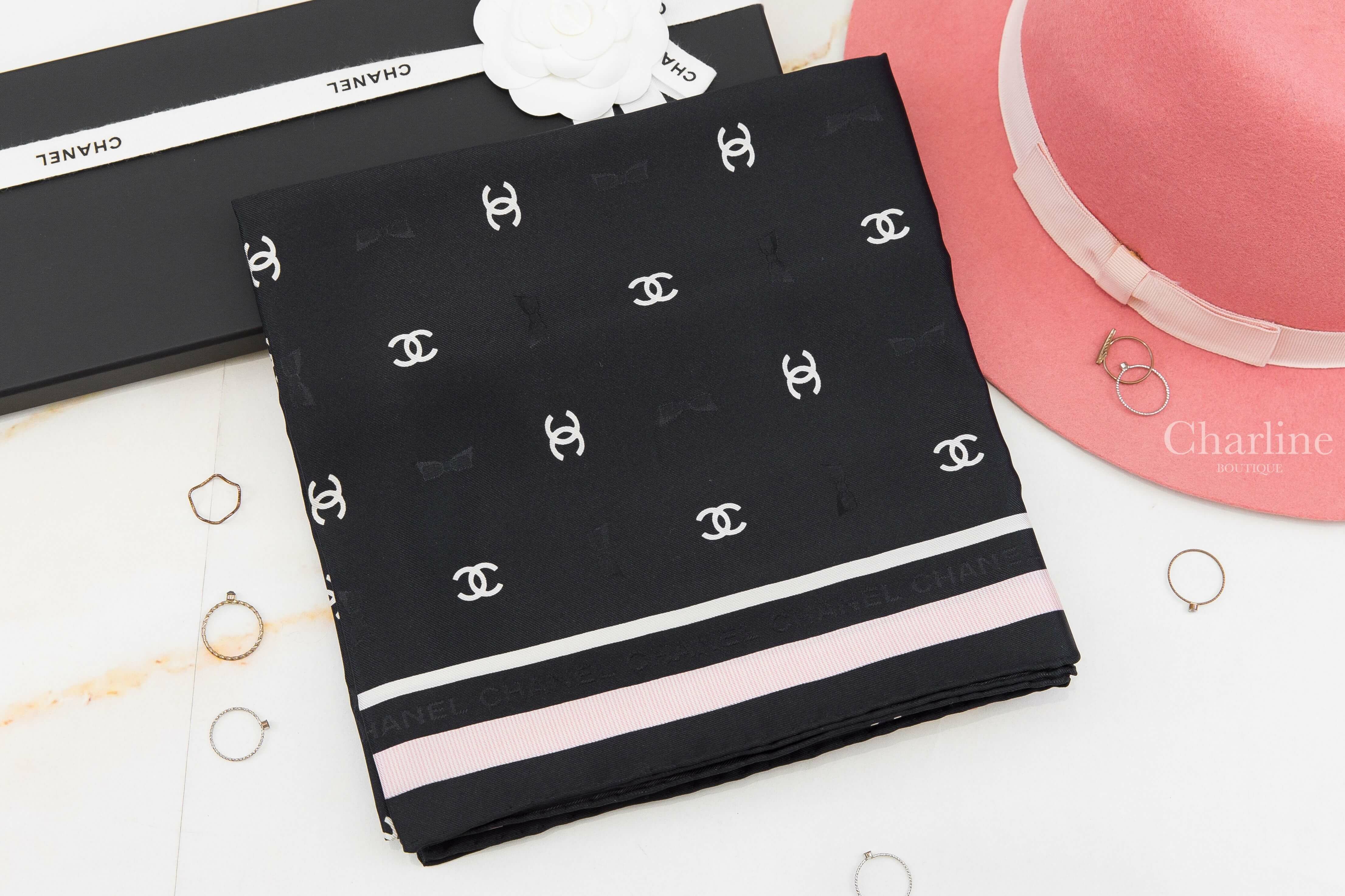 Chanel Square Scarf 黑底滿版米色CC黑蝴蝶結提花織紋粉色線條滾邊真絲方巾-Charline Boutique 精品代購