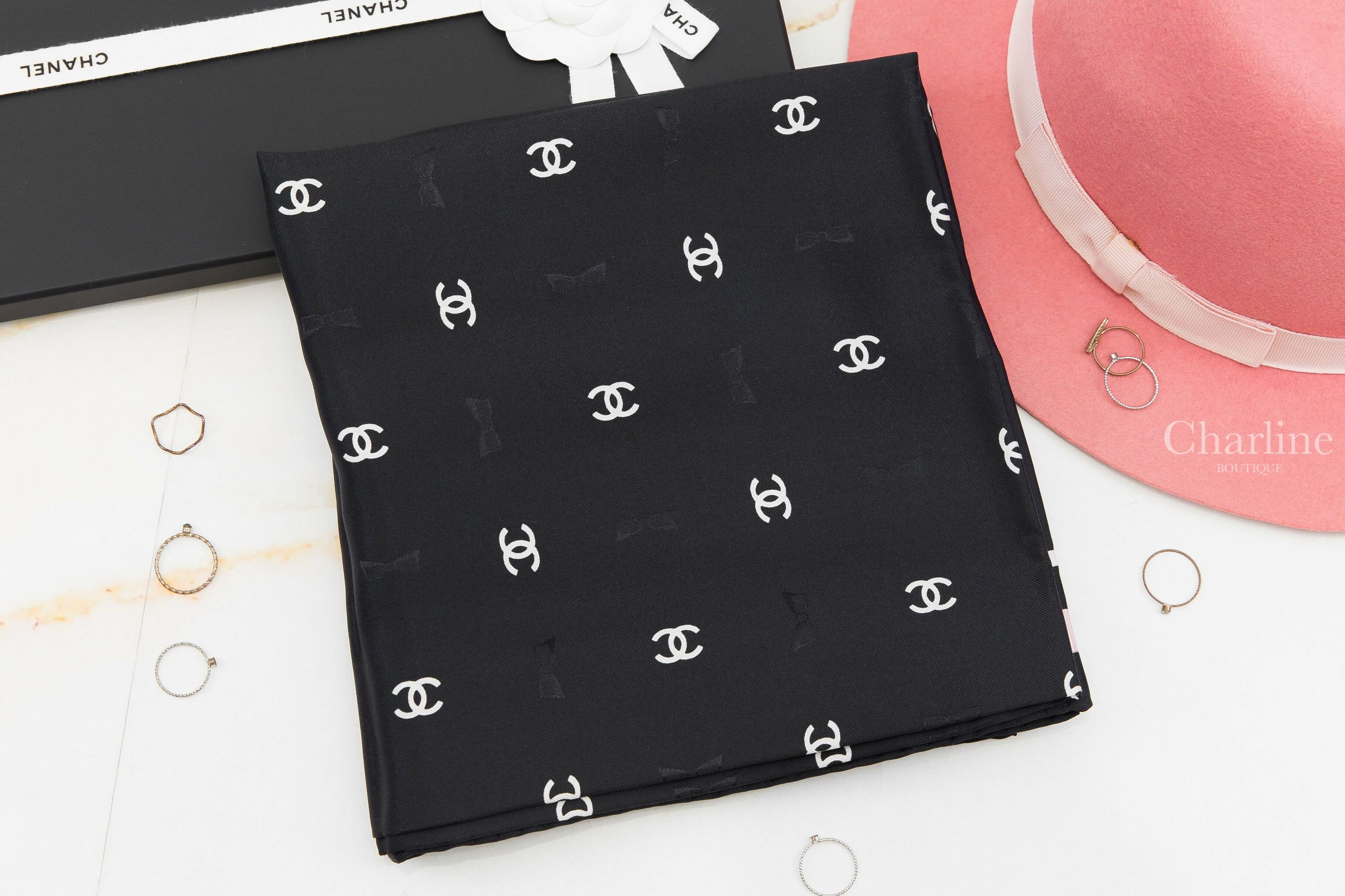 Chanel Square Scarf 黑底滿版米色CC黑蝴蝶結提花織紋粉色線條滾邊真絲方巾-Charline Boutique 精品代購