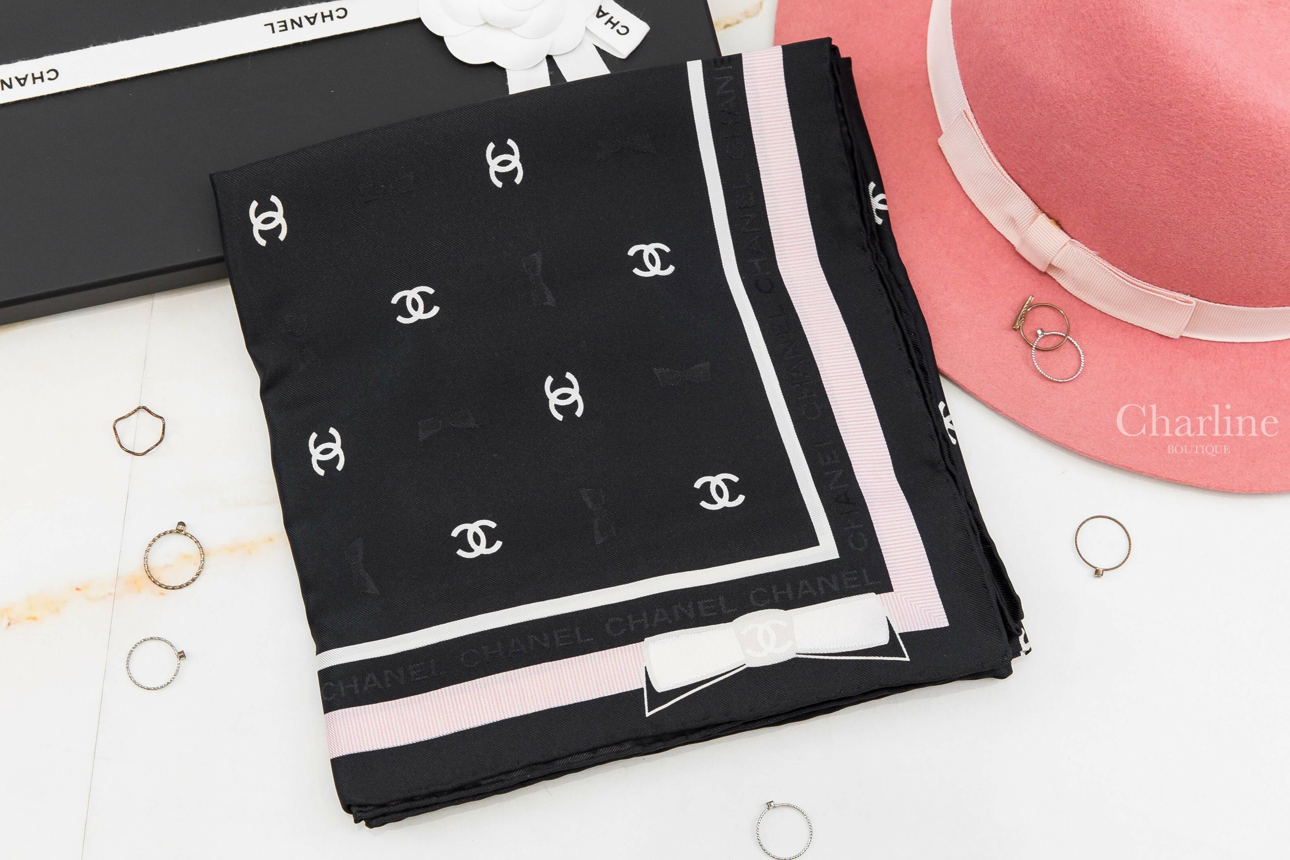 Chanel Square Scarf 黑底滿版米色CC黑蝴蝶結提花織紋粉色線條滾邊真絲方巾-Charline Boutique 精品代購