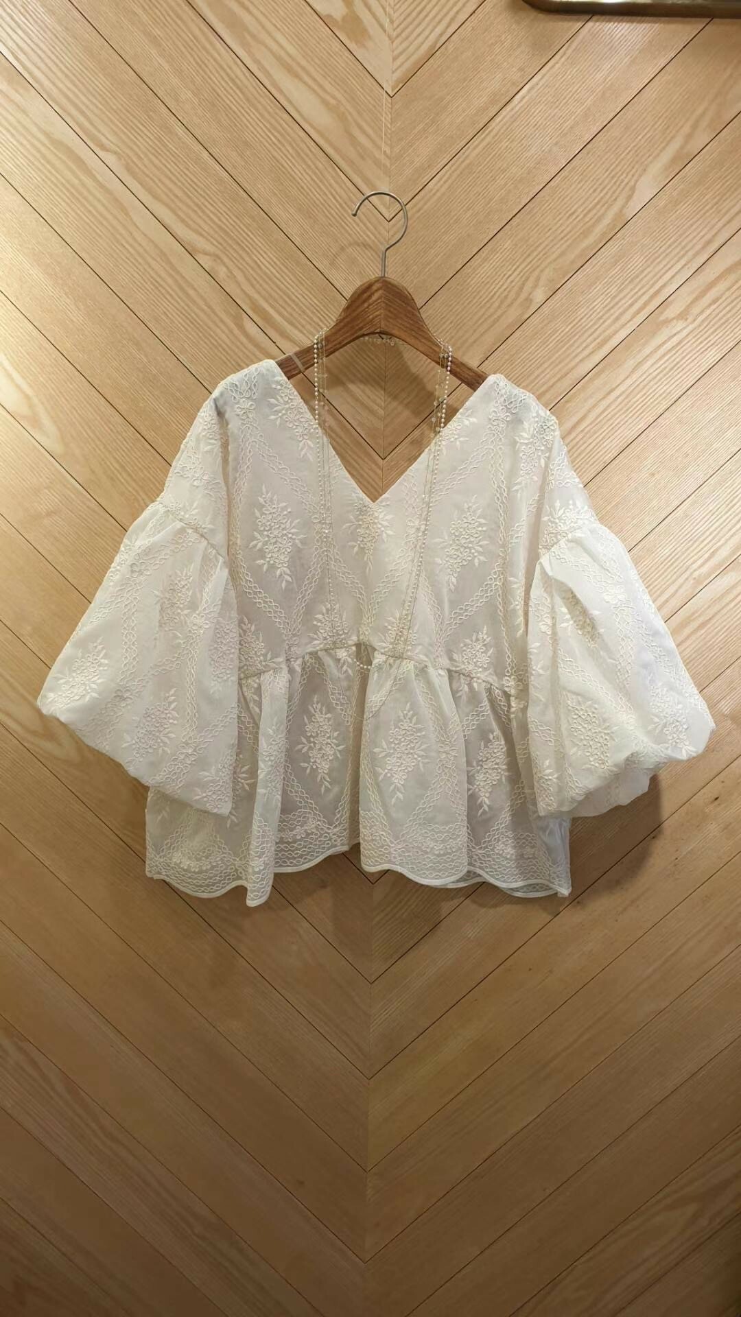 古典花紋袖蓬袖傘擺上衣