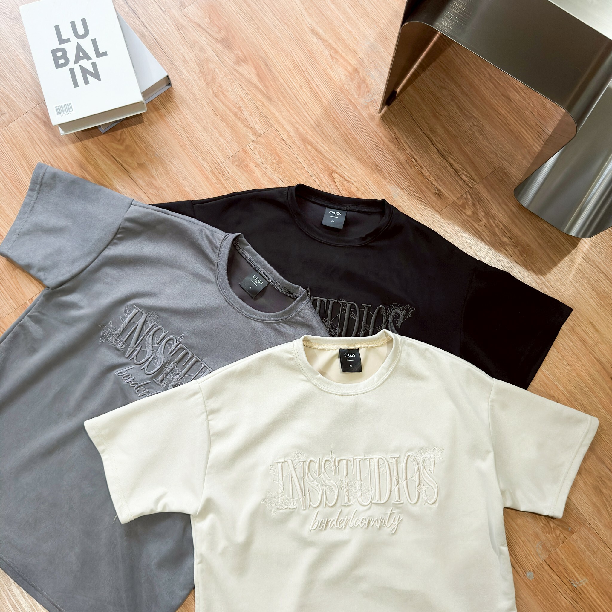 自訂款 INSSTUDIOS玫瑰纏繞立體刺繡短T im18890