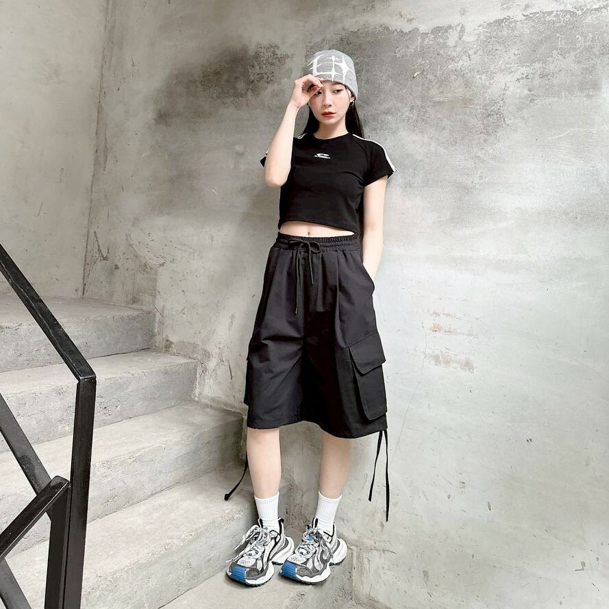 自訂款 C字撞色線條合身短版T IM80901