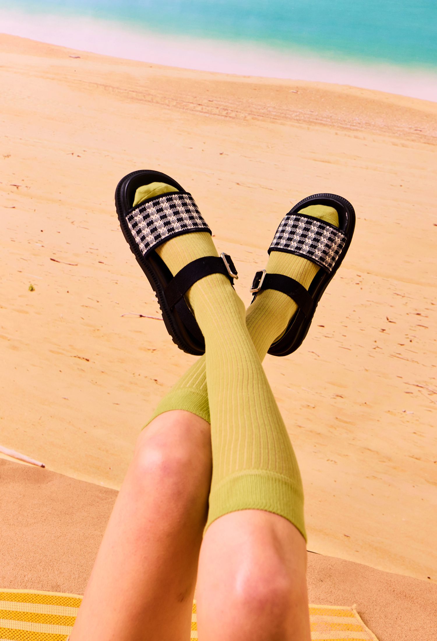 野餐厚底涼鞋 黑格紋