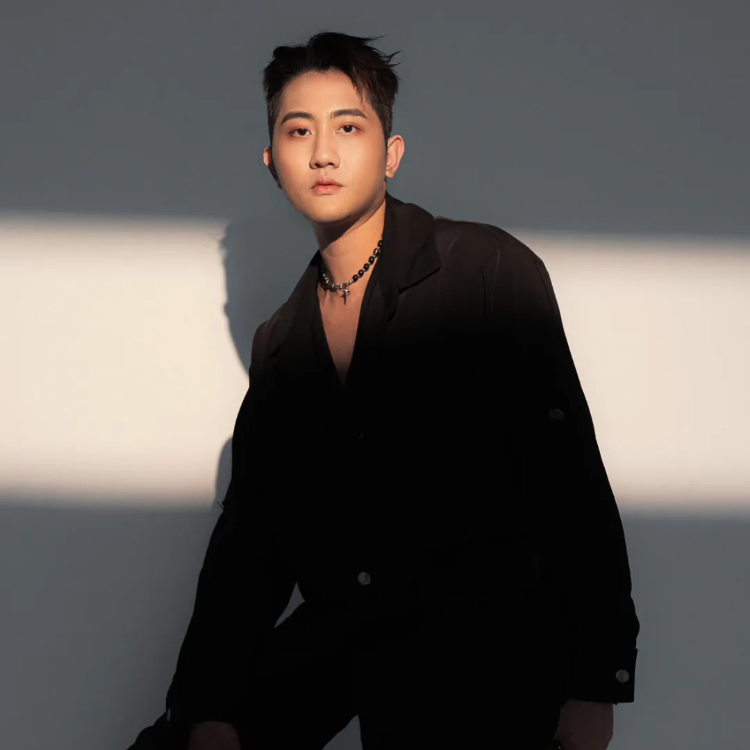 M-Palace Taichung flagship salon hairstylist: Ace