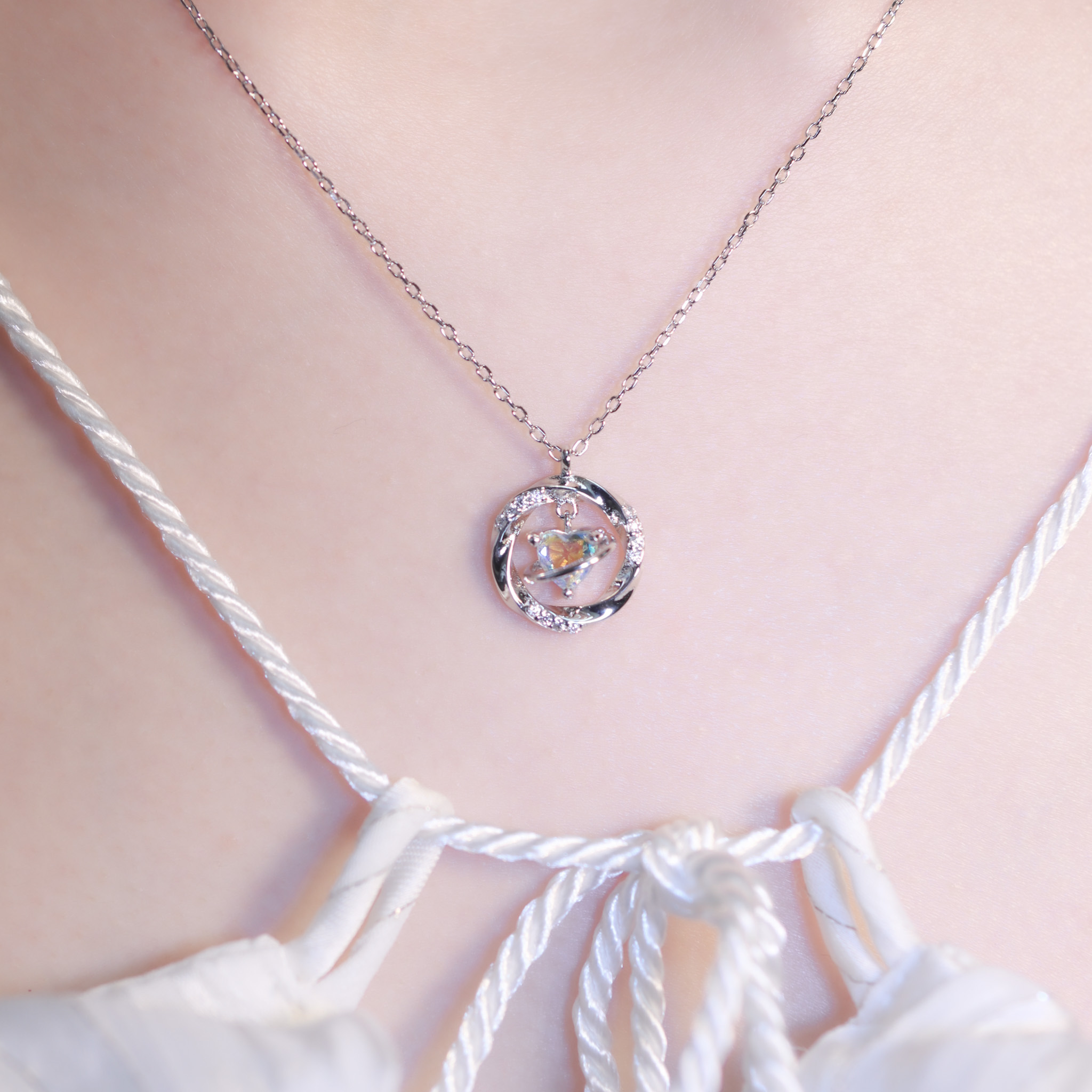 | 925純銀・厚鍍白金・琉璃 | 轉身是愛意項鍊 | NE1353 |