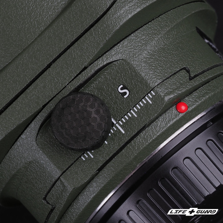 LIFE+GUARD 綠色砂紋質感貼膜特寫， 獨特設計風格