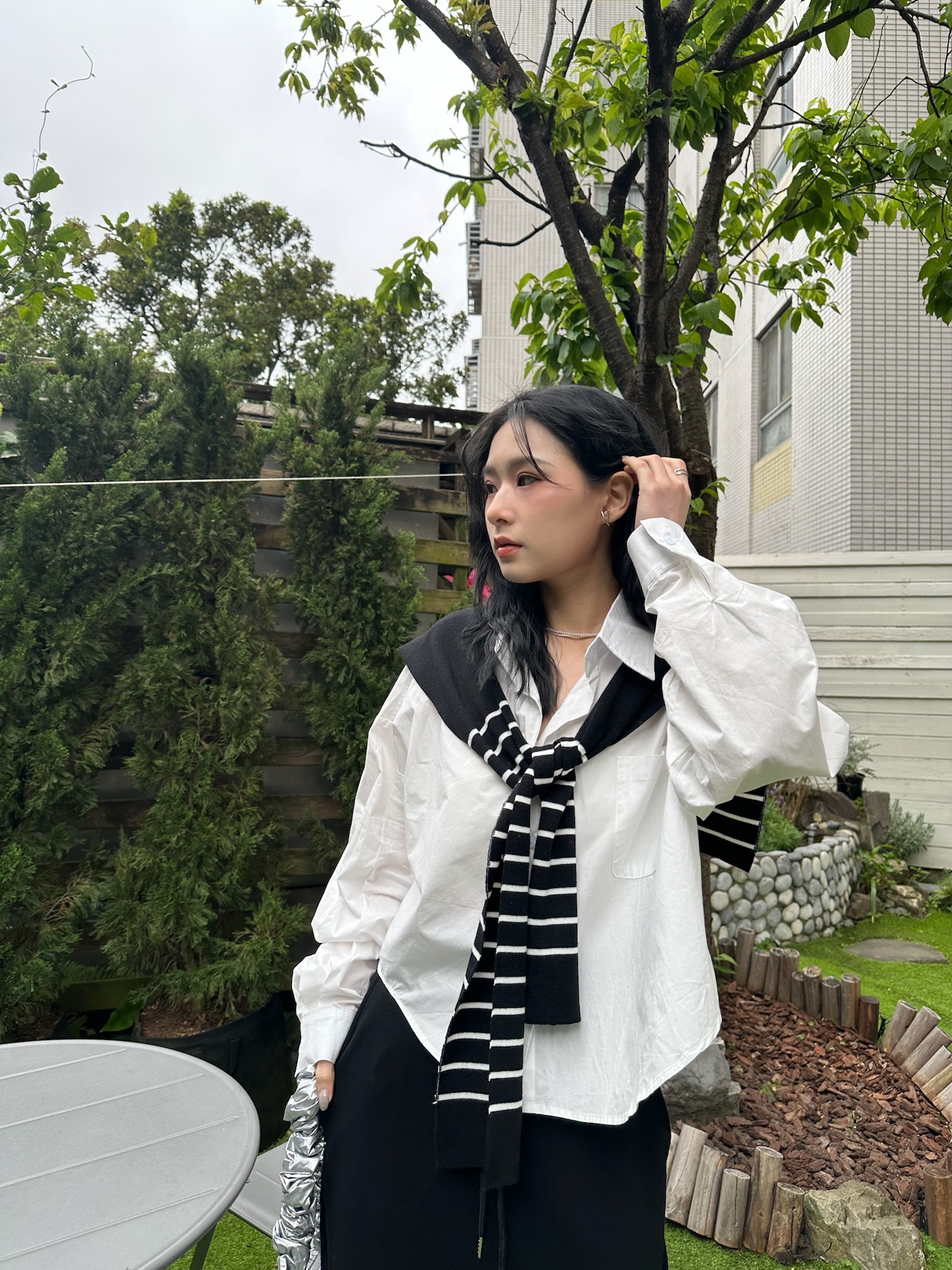 雪糕薄襯衫+條紋披肩套裝