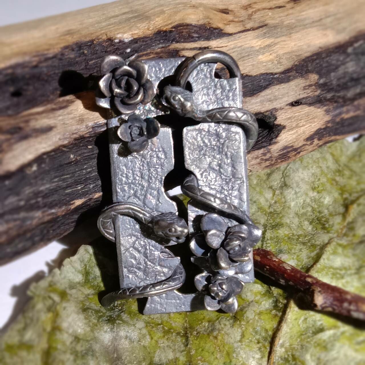 *Black Venom Jewelry- Freedom & Prayer 純銀蛇花刀片吊墜